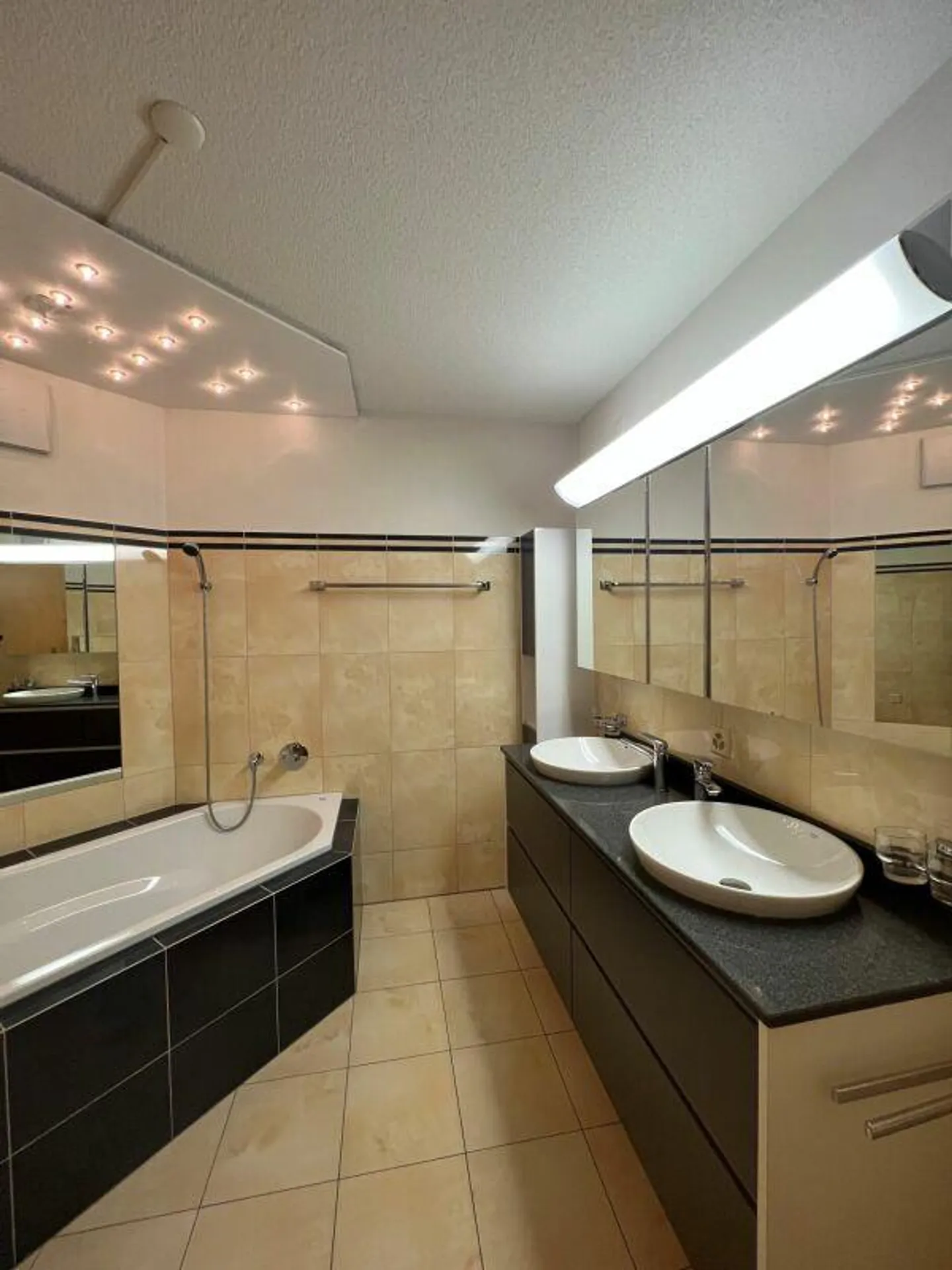 Geräumige 5.5-Zimmer-Wohnung - Foto 4 von 11