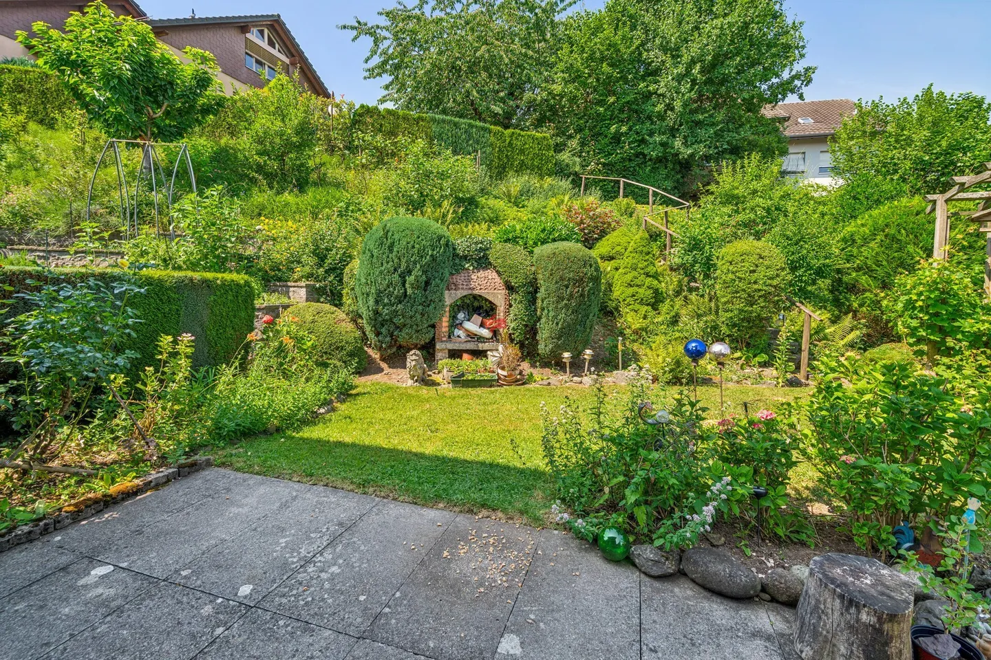 Maison de ville avec de nombreuses possibilités d'aménagement et jardin - Photo 9 sur 10