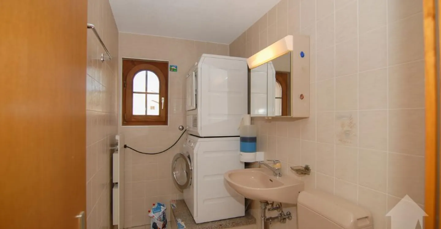 Spacious duplex apartment at the Bains de Saillon - Photo 11 of 12