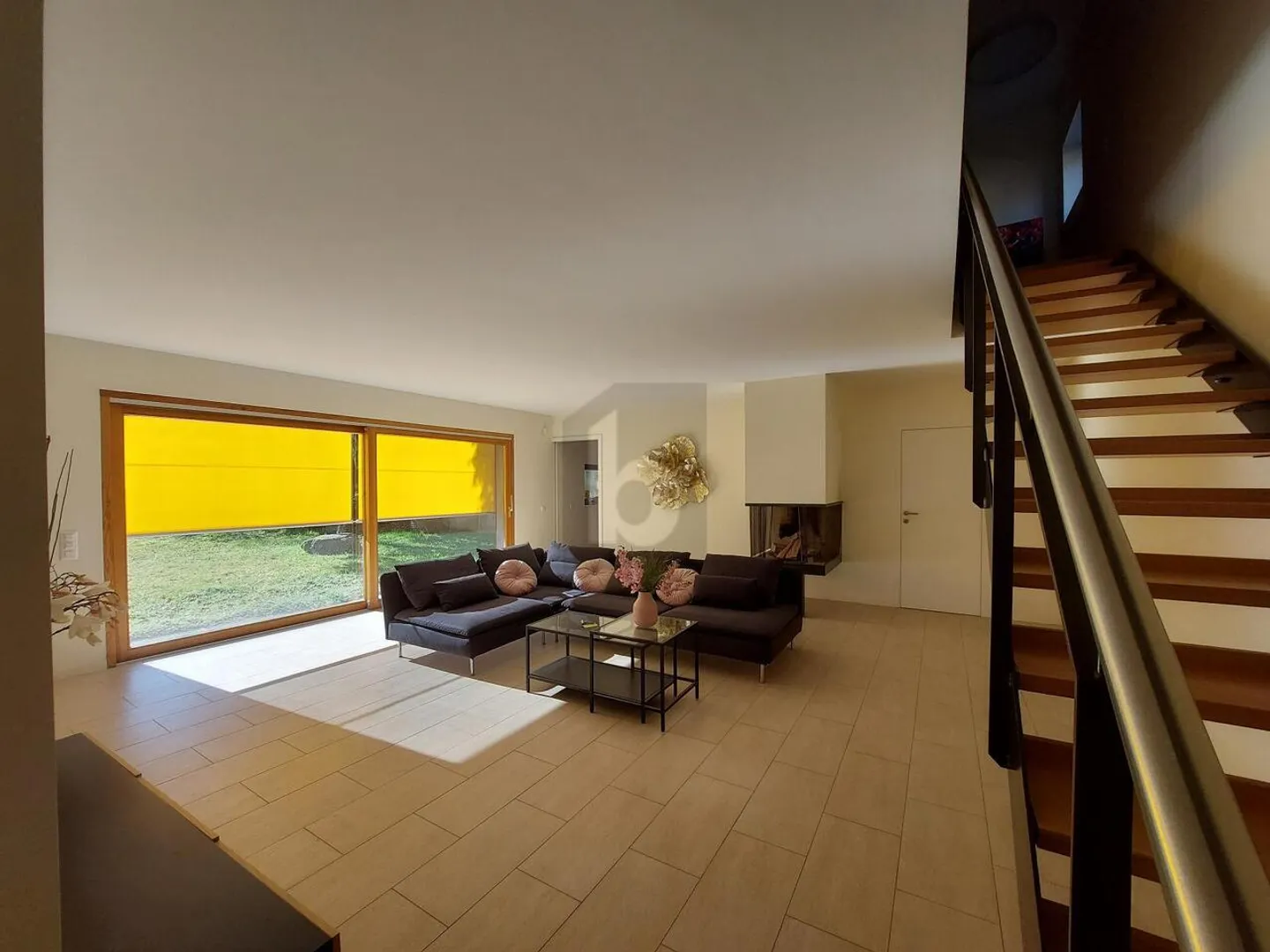 ELEGANT AND MODERN - Photo 3 of 6