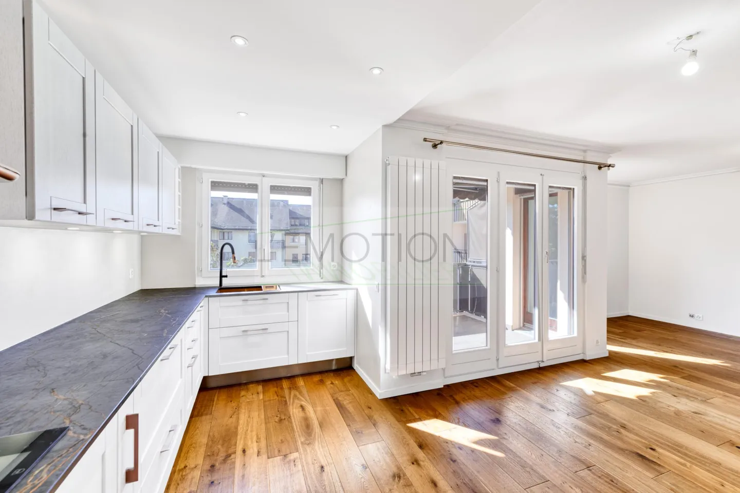 Elegant 5-Room Apartment in Corsier - Photo 5 of 19