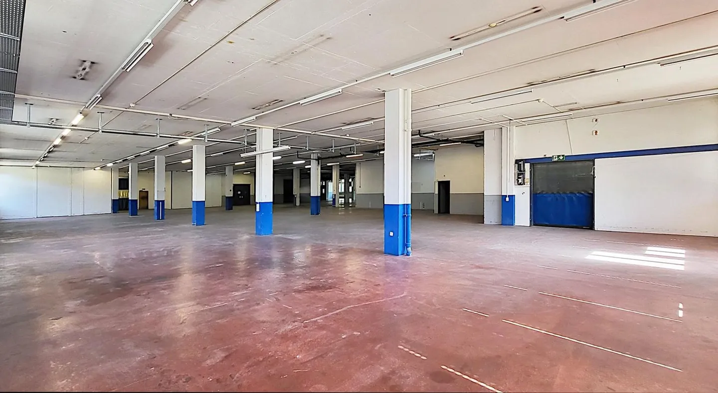 Espace Commercial Spacieux à Louer - Photo 1 sur 7