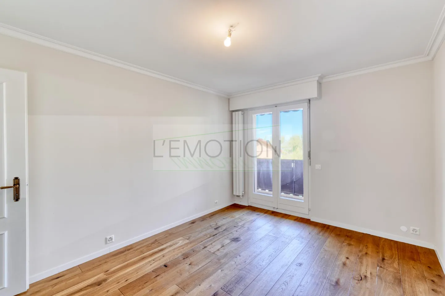 Elegant 5-Room Apartment in Corsier - Photo 8 of 19