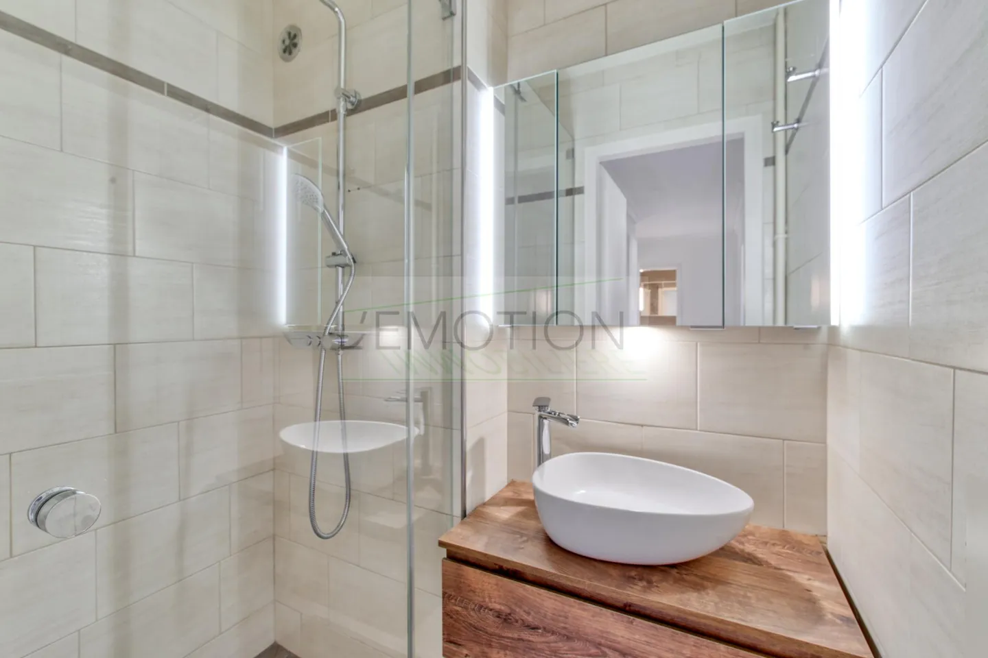 Elegant 5-Room Apartment in Corsier - Photo 13 of 19