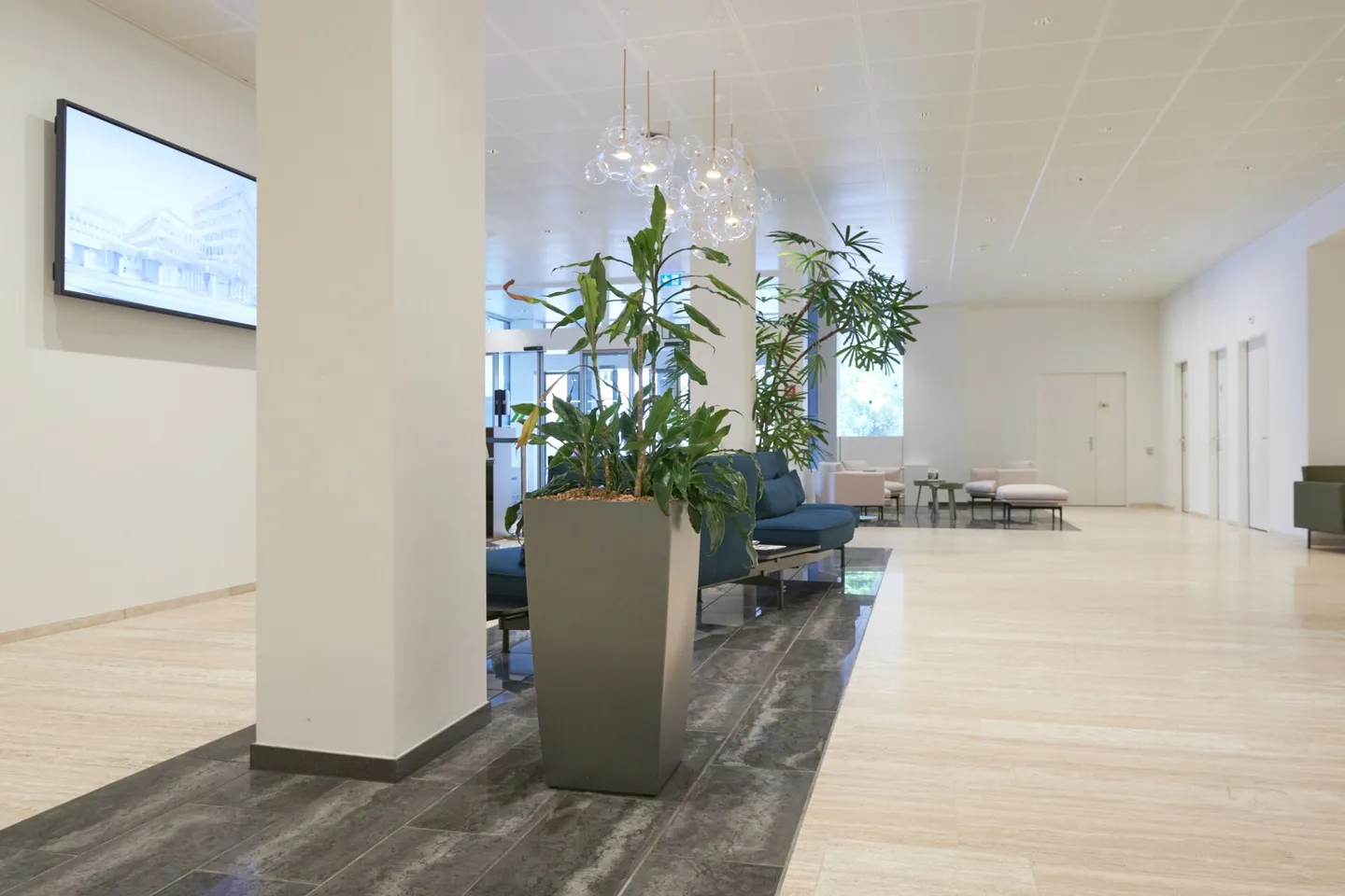 An ideal ground floor location with commercial character - Photo 7 of 9