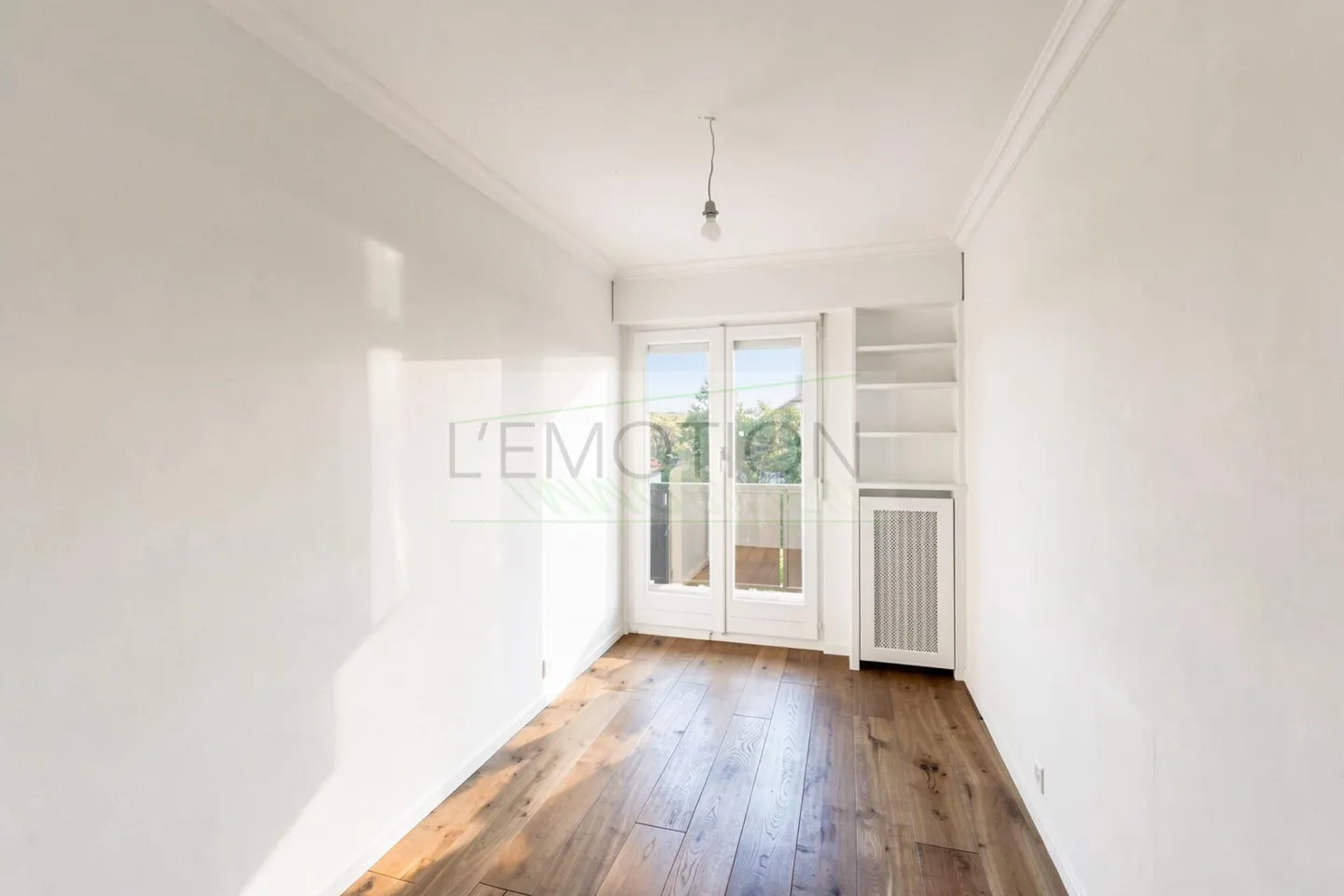 Elegant 5-Room Apartment in Corsier - Photo 11 of 19