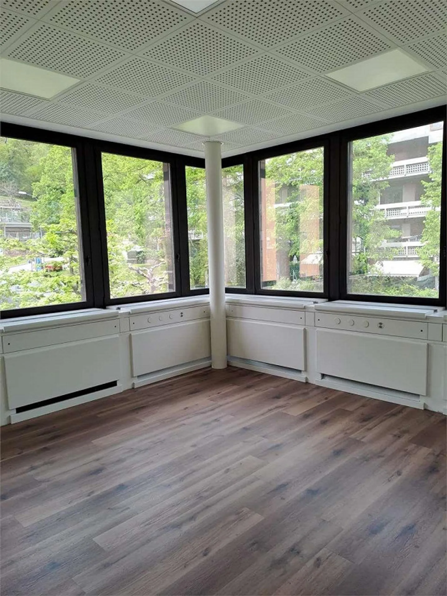 Spacious and bright commercial space with 7 rooms on the 2nd floor, renovated - Photo 7 of 11