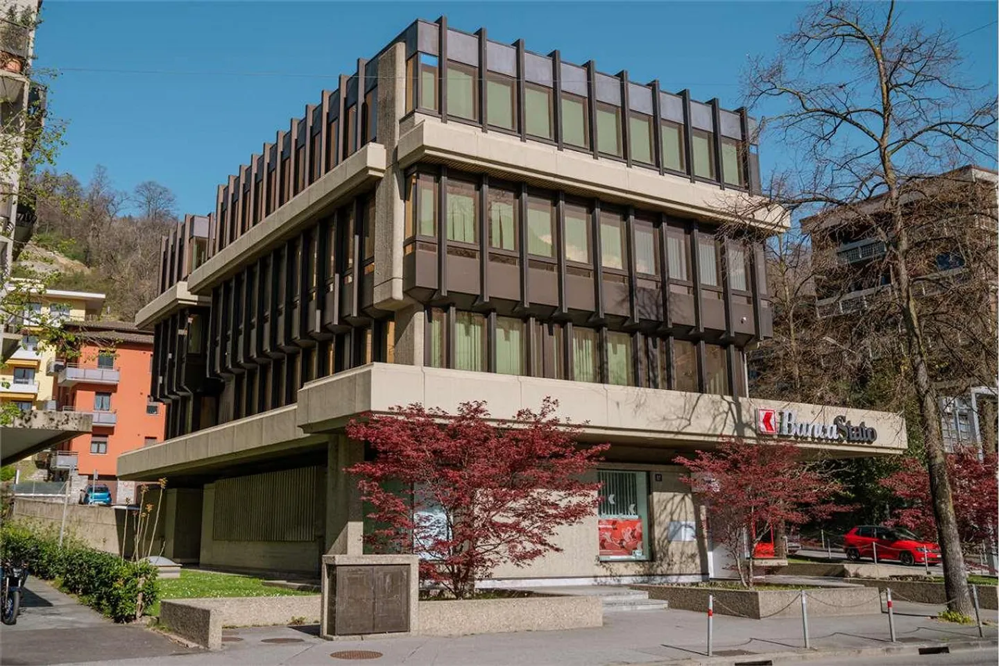 Spacious and bright commercial space with 7 rooms on the 2nd floor, renovated - Photo 2 of 11