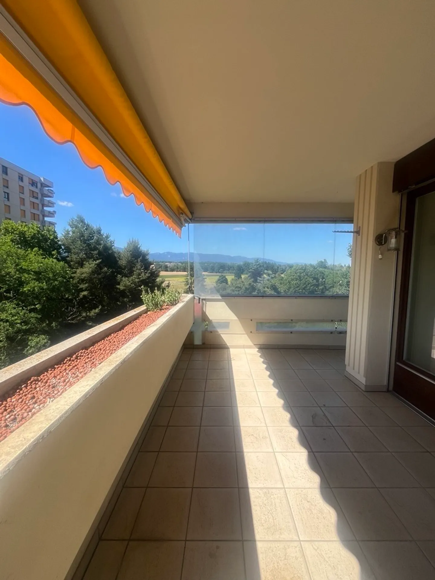 Großes Apartment in Meyrin - Foto 1 von 6