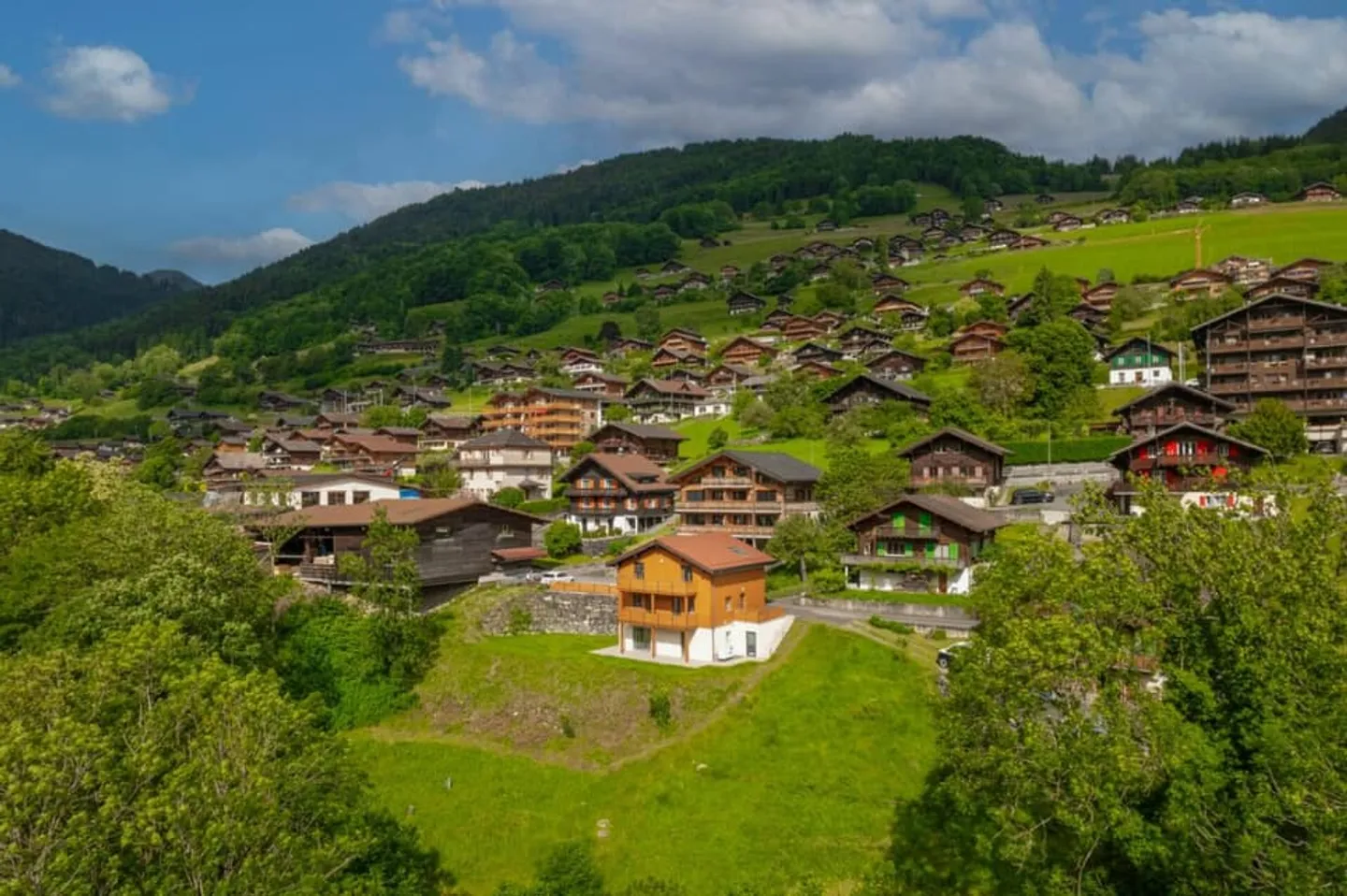 Chalet di 6,5 stanze nel cuore di Troistorrents. - Foto 1 di 13