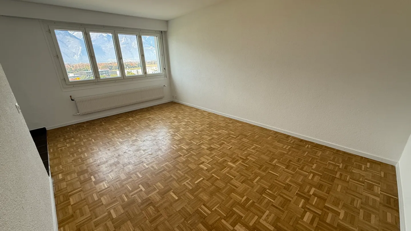 Renovated 2-room apartment for rent on the first floor (127) - Photo 3 of 6