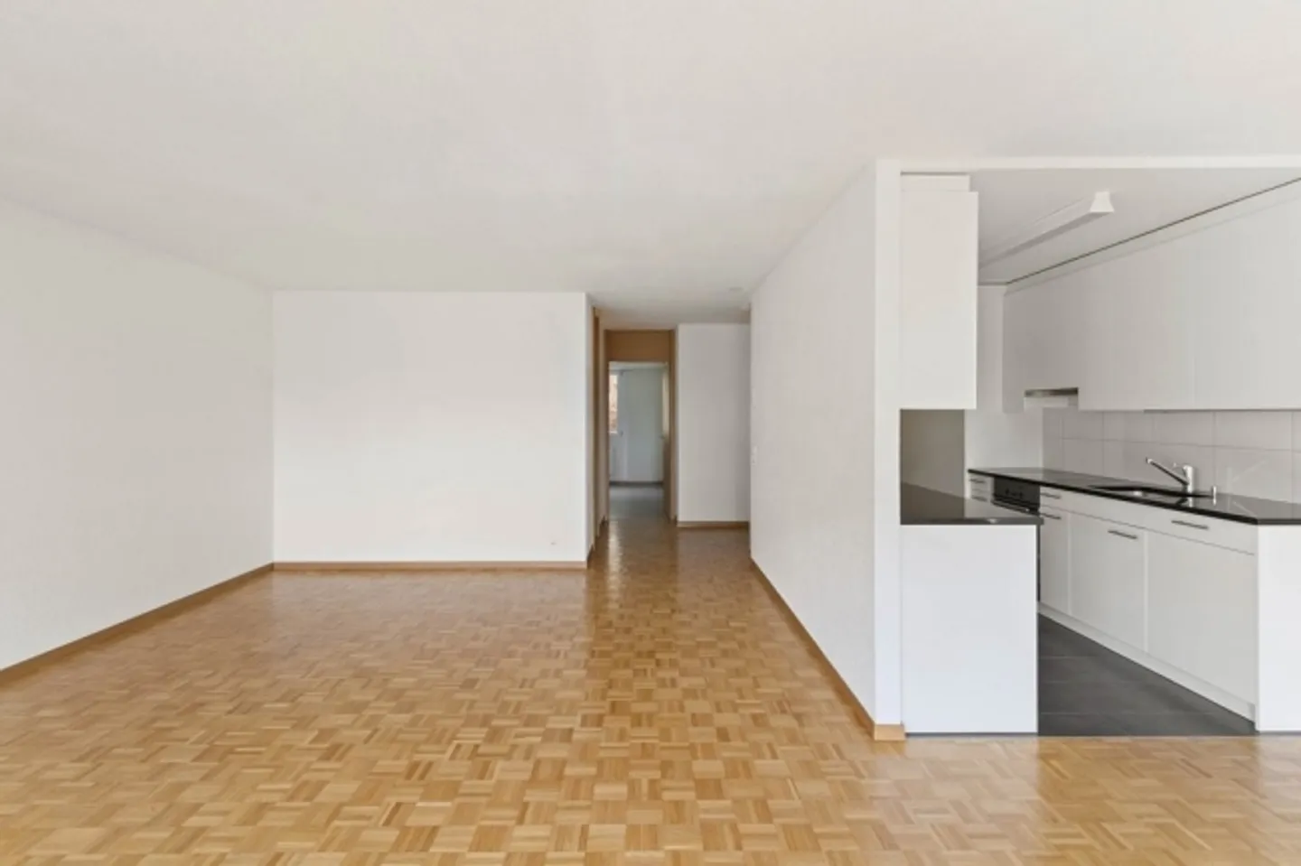 «kinderfreundliche ruhige Wohnlage am Waldrand mit Schwimmbad» - Foto 3 von 11