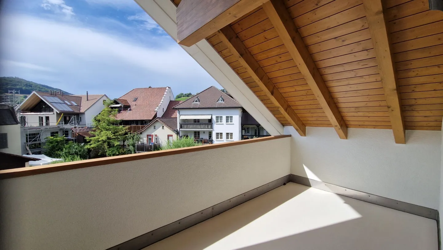 Schöne Dachwohnung mit Lift! - Foto 2 von 7