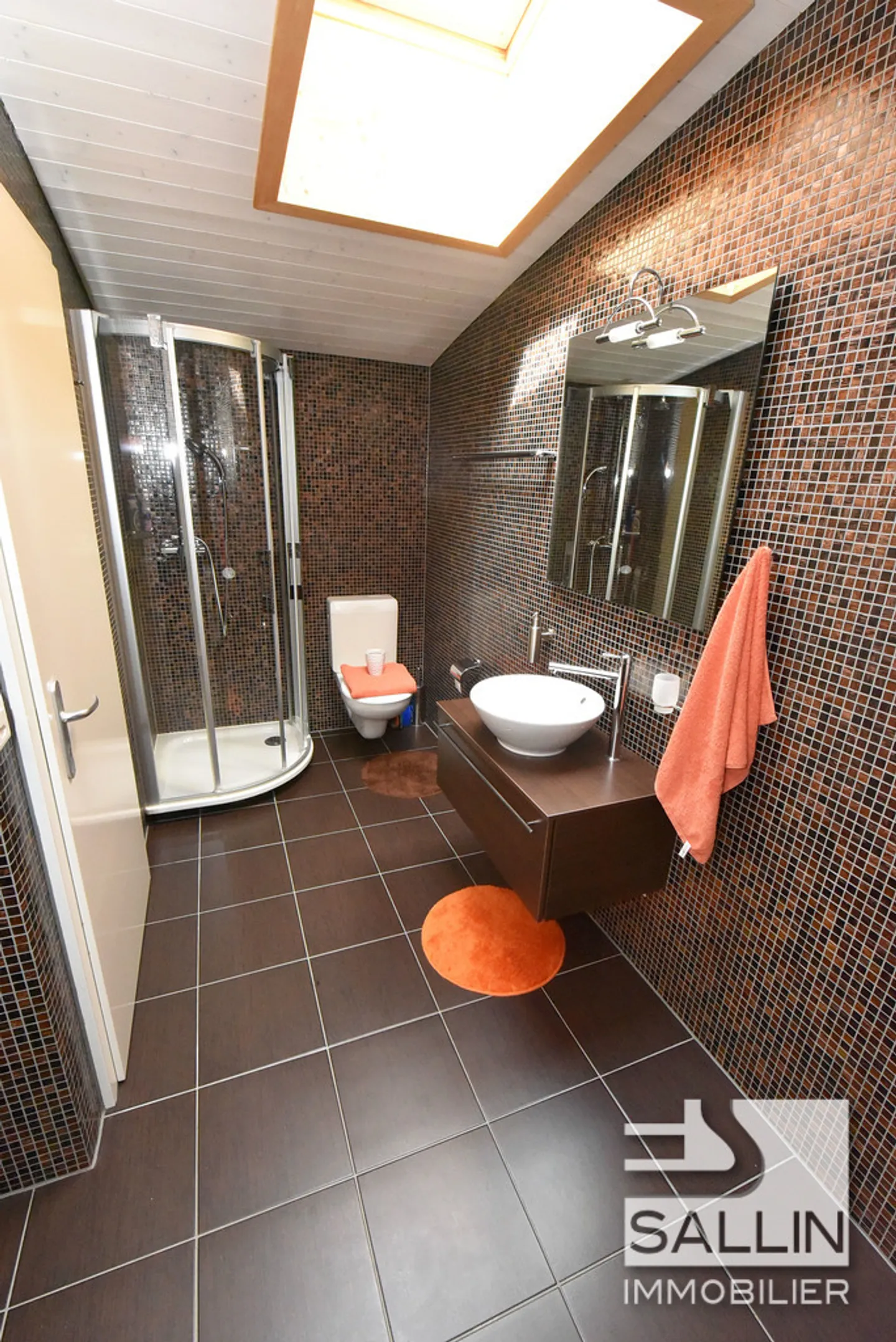 Casa spaziosa con giardino - Foto 7 di 7