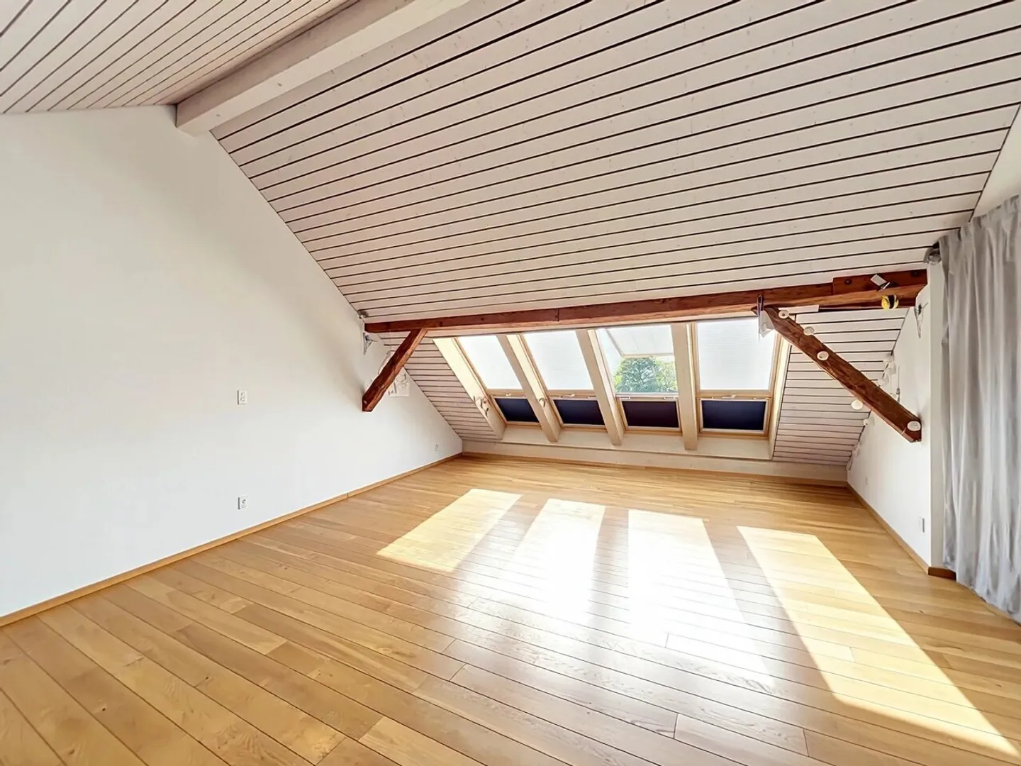 Charming Duplex Apartment - Photo 7 of 13