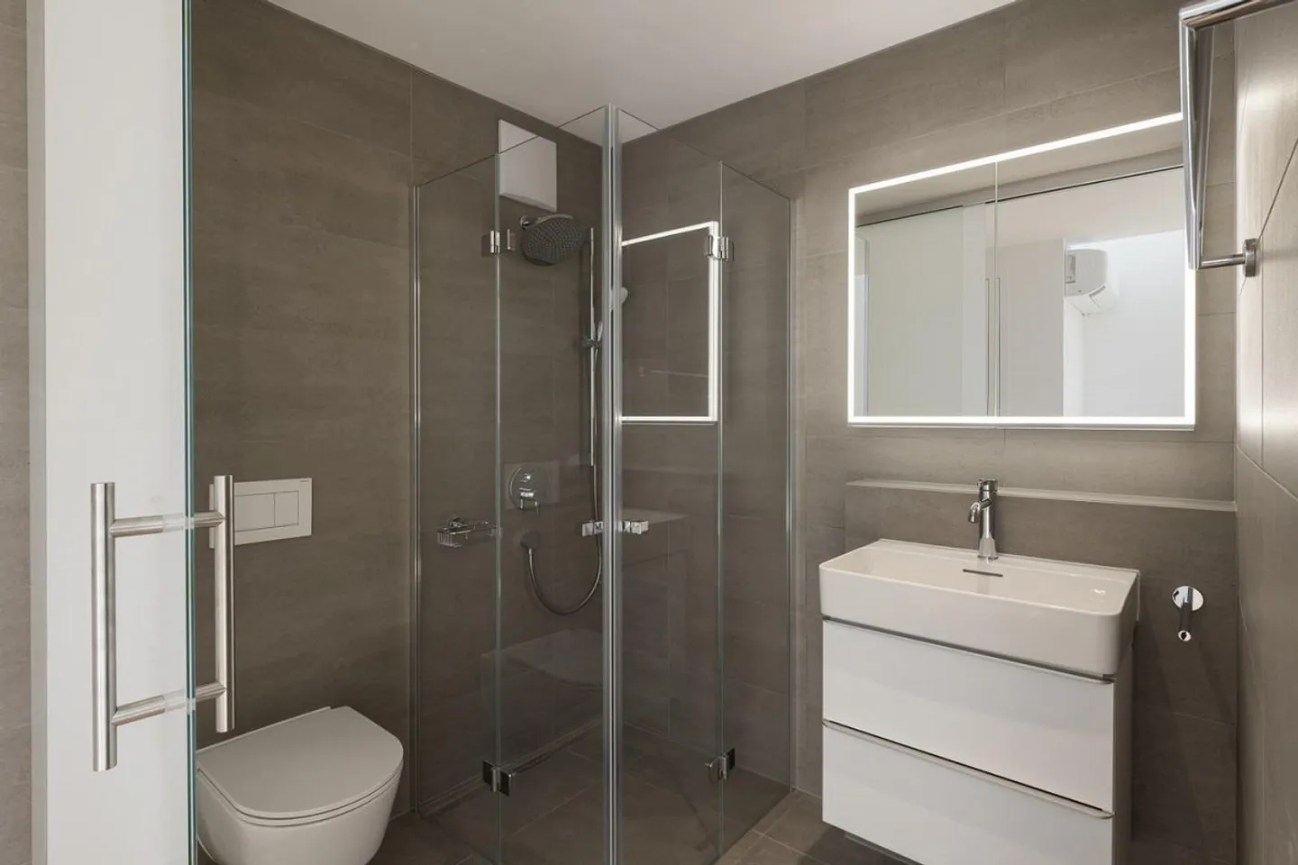 Modern apartment in a prime location - Photo 1 of 4