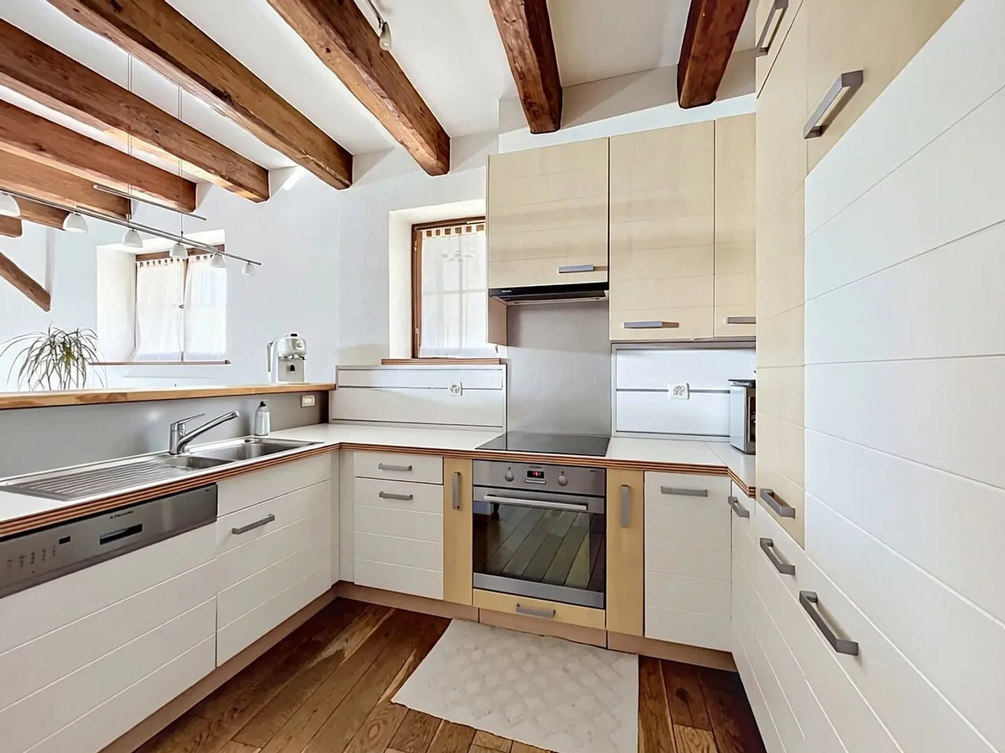 Charming Duplex Apartment - Photo 10 of 13