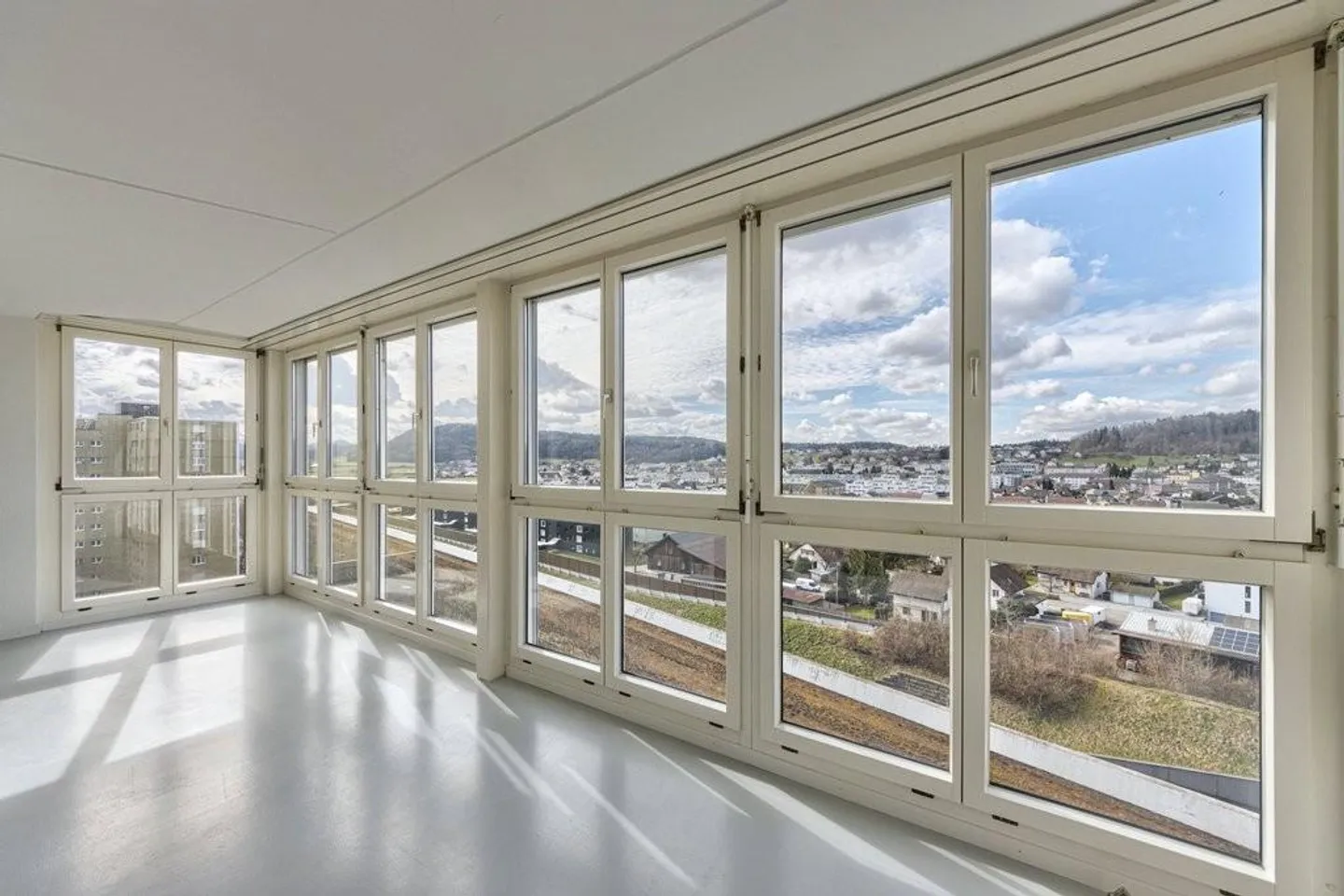 RENT WITHOUT DEPOSIT - Apartment with a beautiful view - Photo 4 of 5