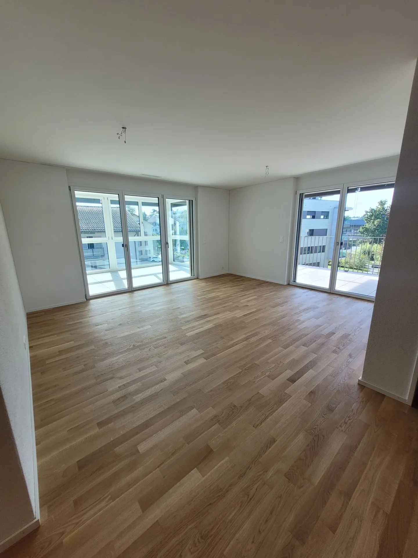 First occupancy in HIGH FIVE – Spacious 4.5-room apartment with winter garden & balcony - Photo 3 of 12