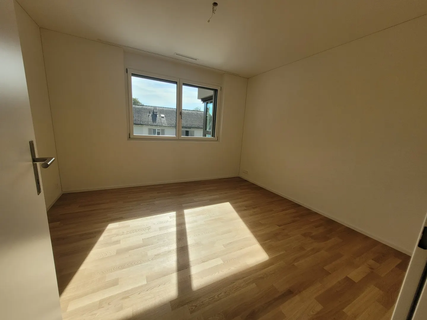 First occupancy in HIGH FIVE – Spacious 4.5-room apartment with winter garden & balcony - Photo 10 of 12