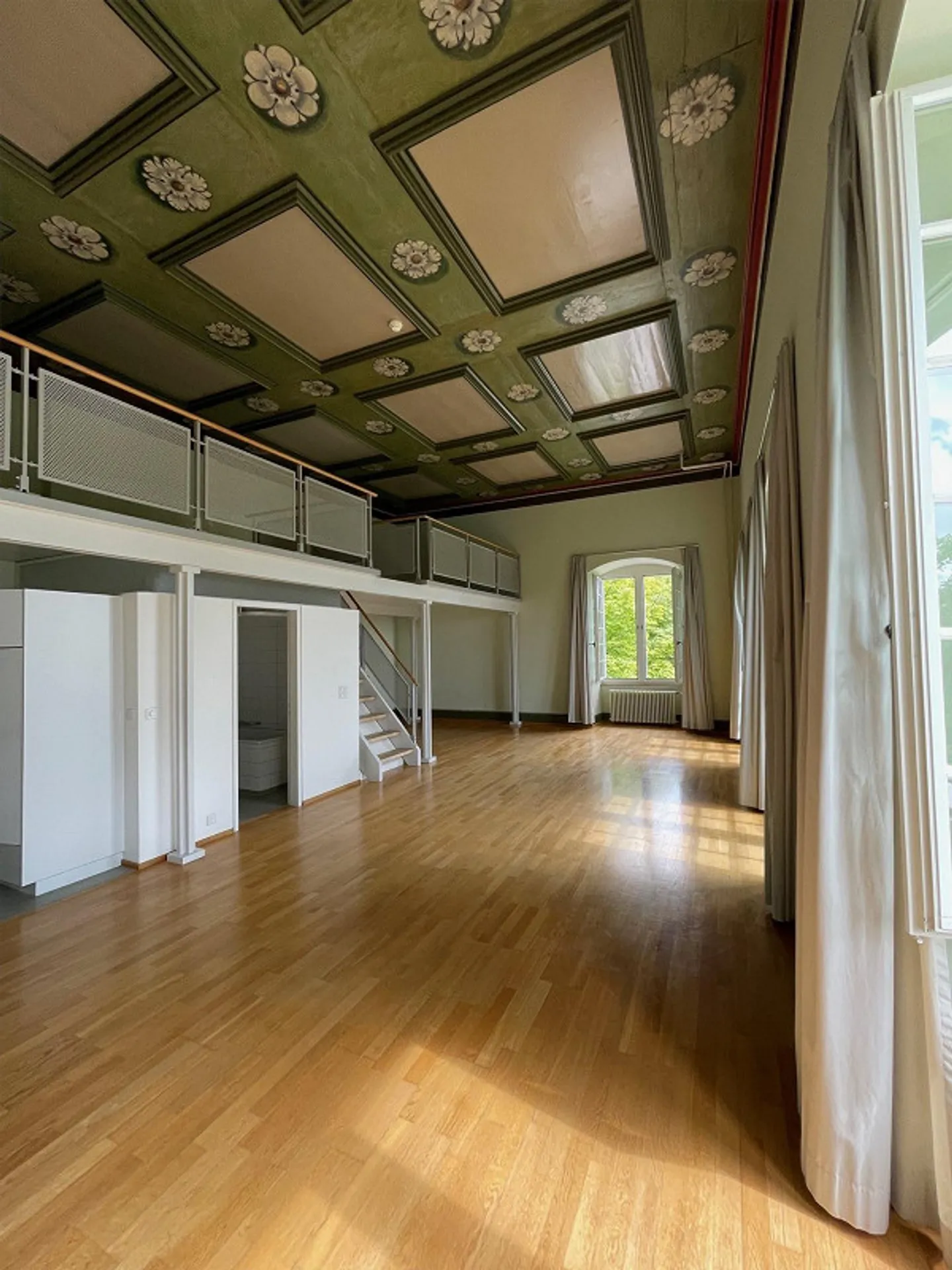 Appartement galerie 1 chambre (100 m2) dans le château historique - Photo 2 sur 7