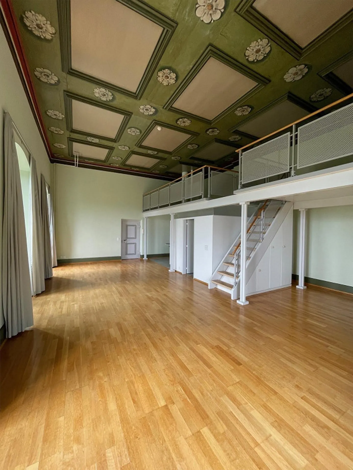 Appartement galerie 1 chambre (100 m2) dans le château historique - Photo 4 sur 7