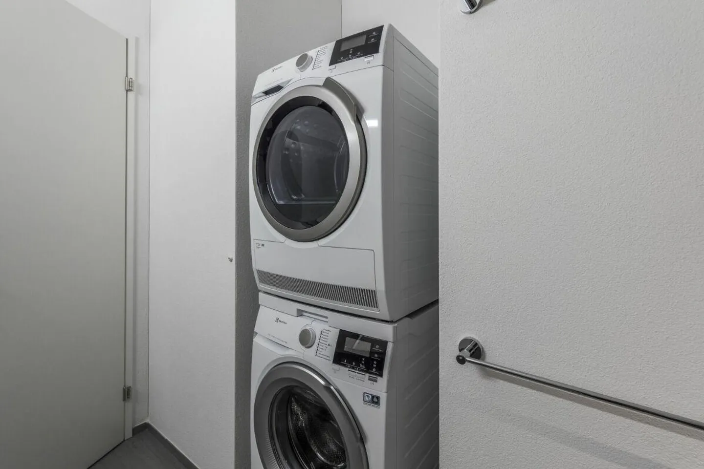 Modern Living by the Lake - Photo 5 of 8