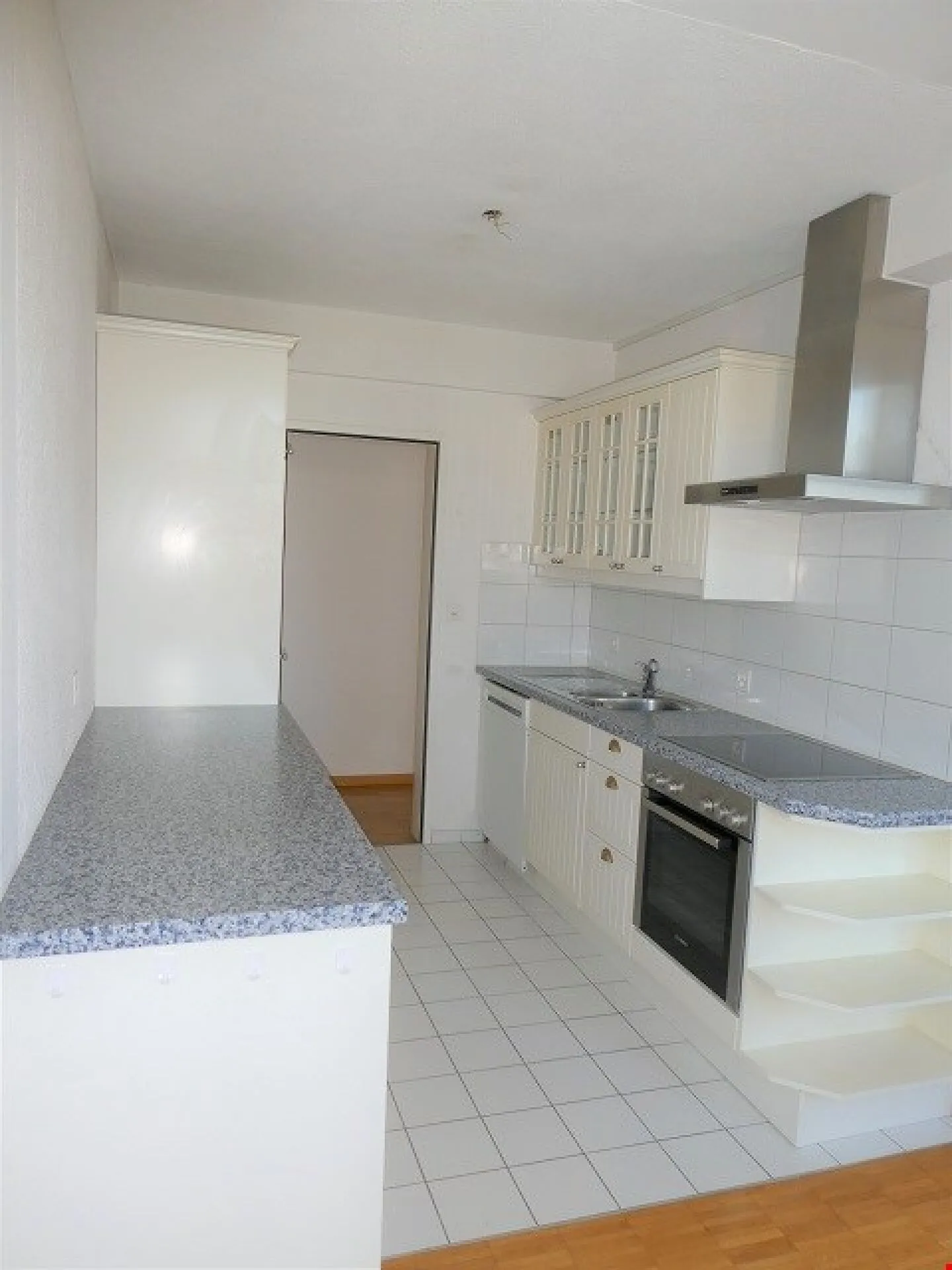 Appartement Charmant avec Terrasse - Photo 2 sur 10