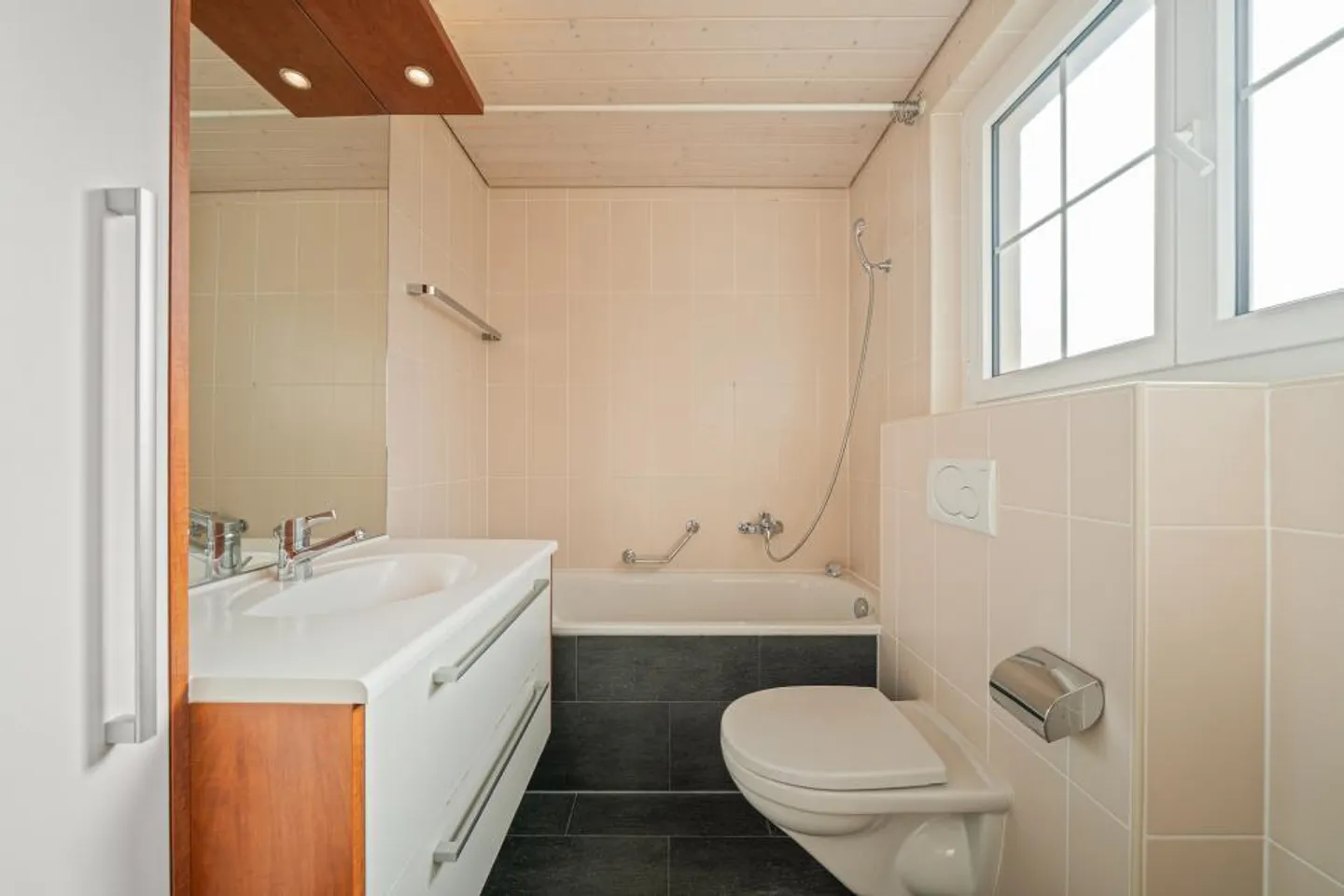 ELEGANCE, SPACE AND SERENITY - Photo 5 of 9