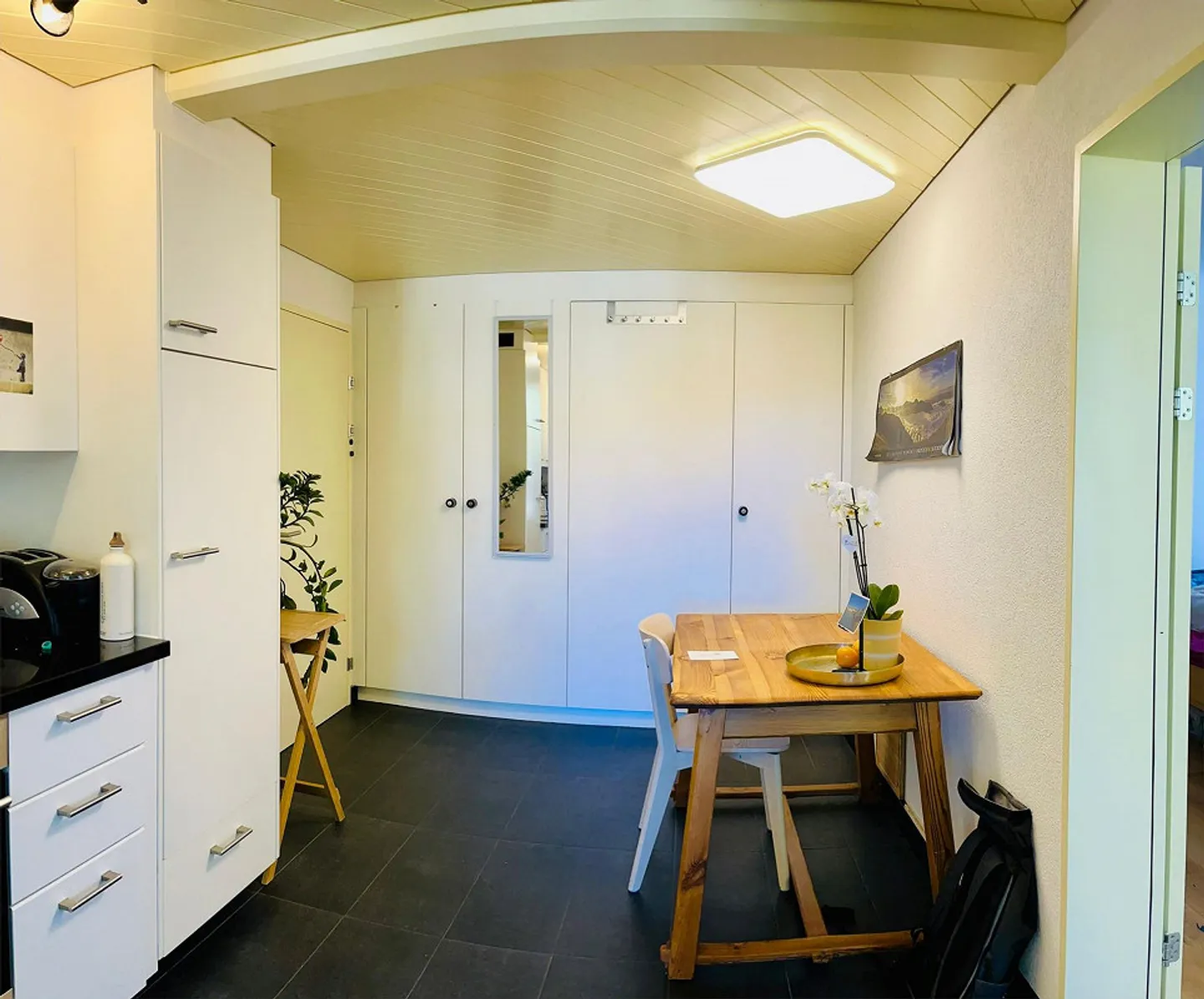 Sonnige 4-Zimmer-Wohnung mit Balkon und schöner Aussicht in St. Gallen - Foto 2 von 13