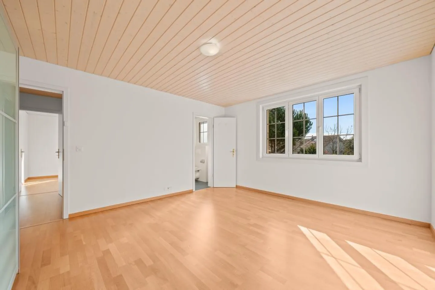 ELEGANCE, SPACE AND SERENITY - Photo 7 of 9