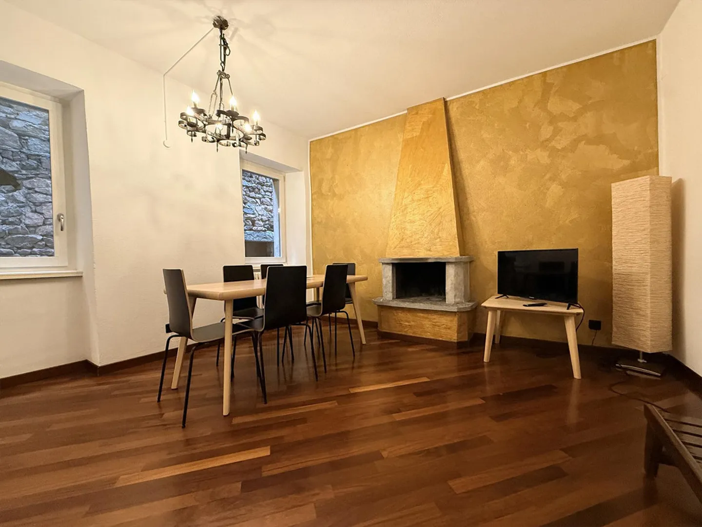Exclusive Apartment in Historic Palace - Photo 2 of 9