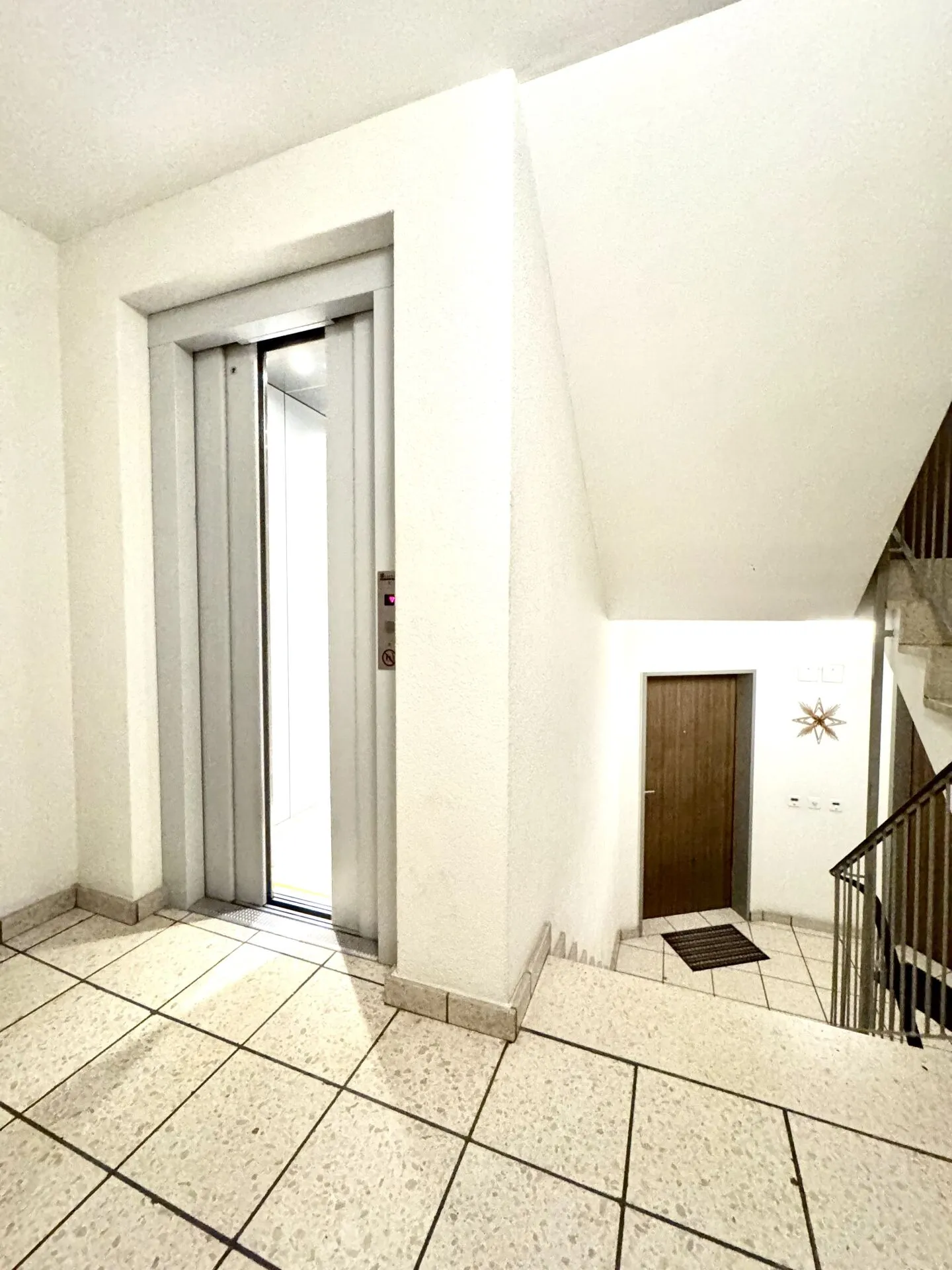 Appartamento 3.5 stanze appena ristrutturato a Wohlen - Foto 22 di 27