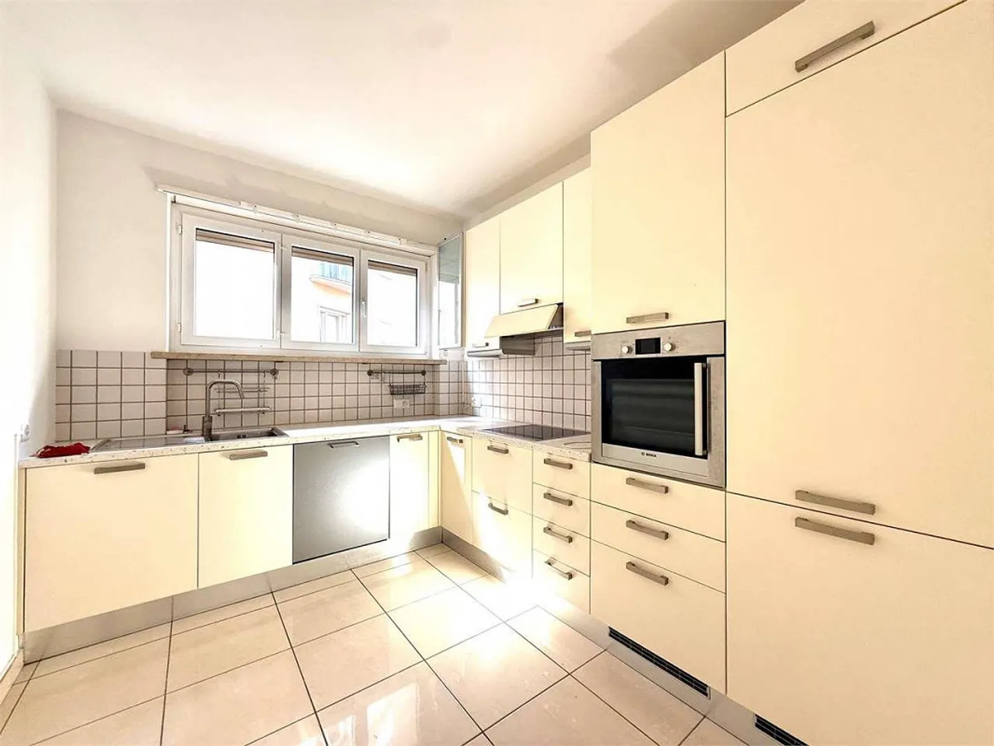 Bright and elegant 4.5-room apartment in the heart of Lugano - Photo 1 of 7