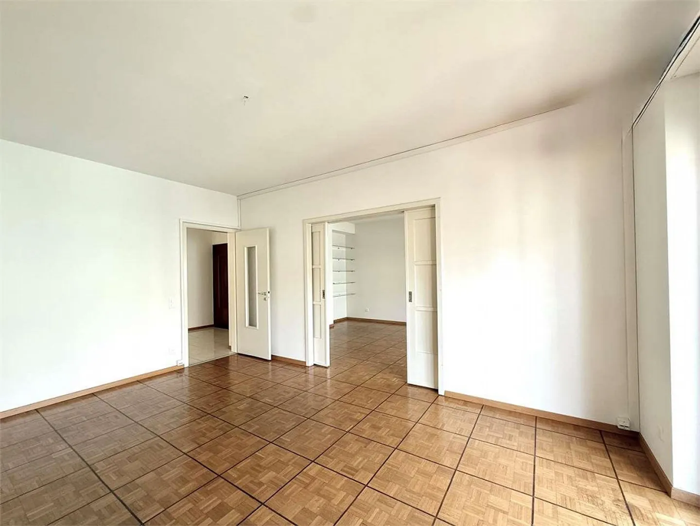 Bright and elegant 4.5-room apartment in the heart of Lugano - Photo 2 of 7