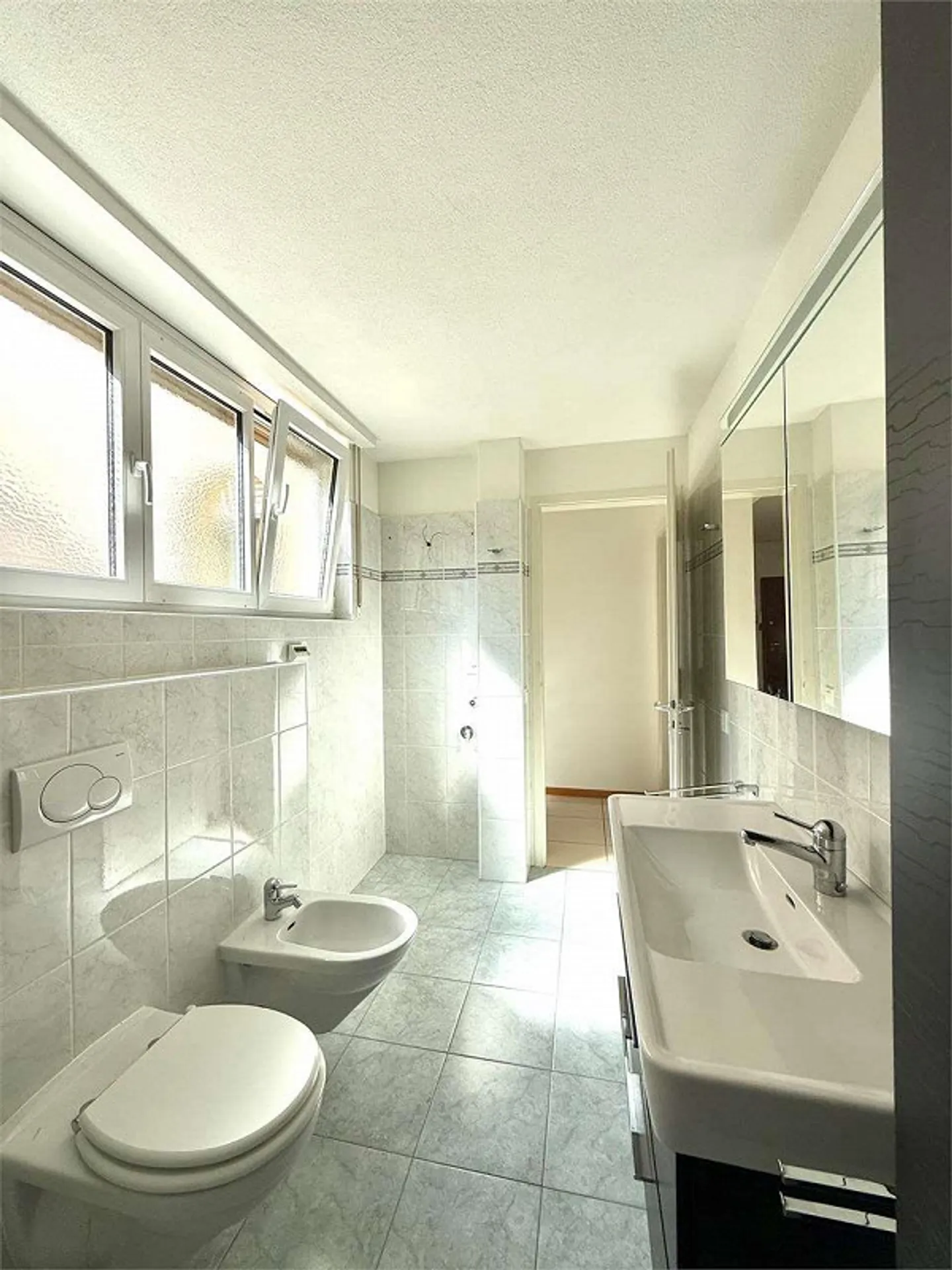 Bright and elegant 4.5-room apartment in the heart of Lugano - Photo 3 of 7