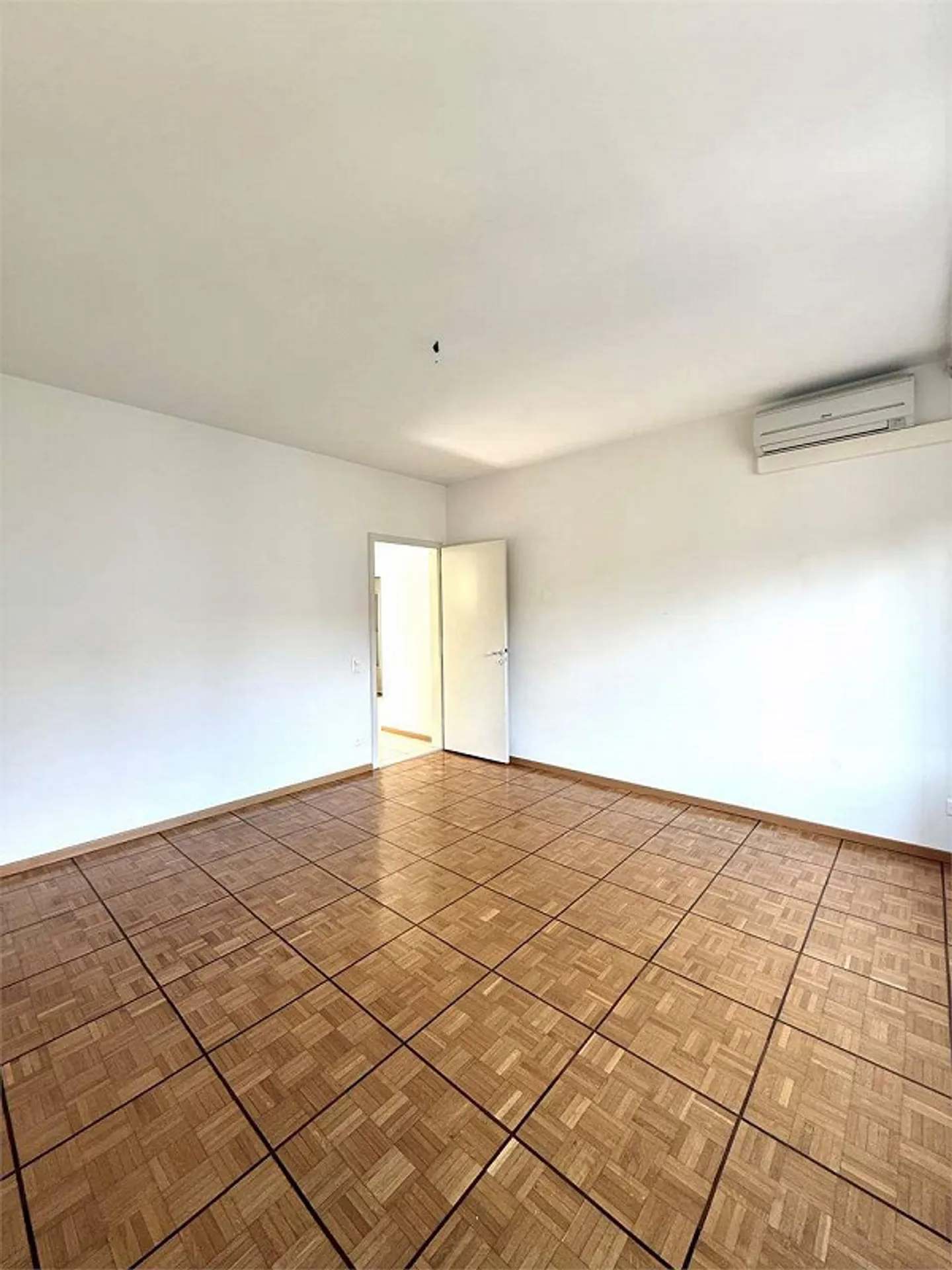 Bright and elegant 4.5-room apartment in the heart of Lugano - Photo 6 of 7