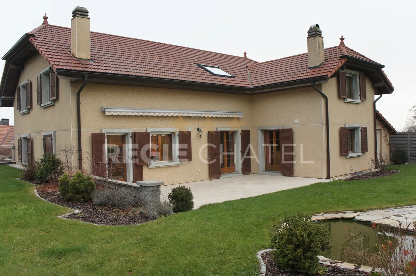 Large 8-room detached villa - Photo 1 of 10