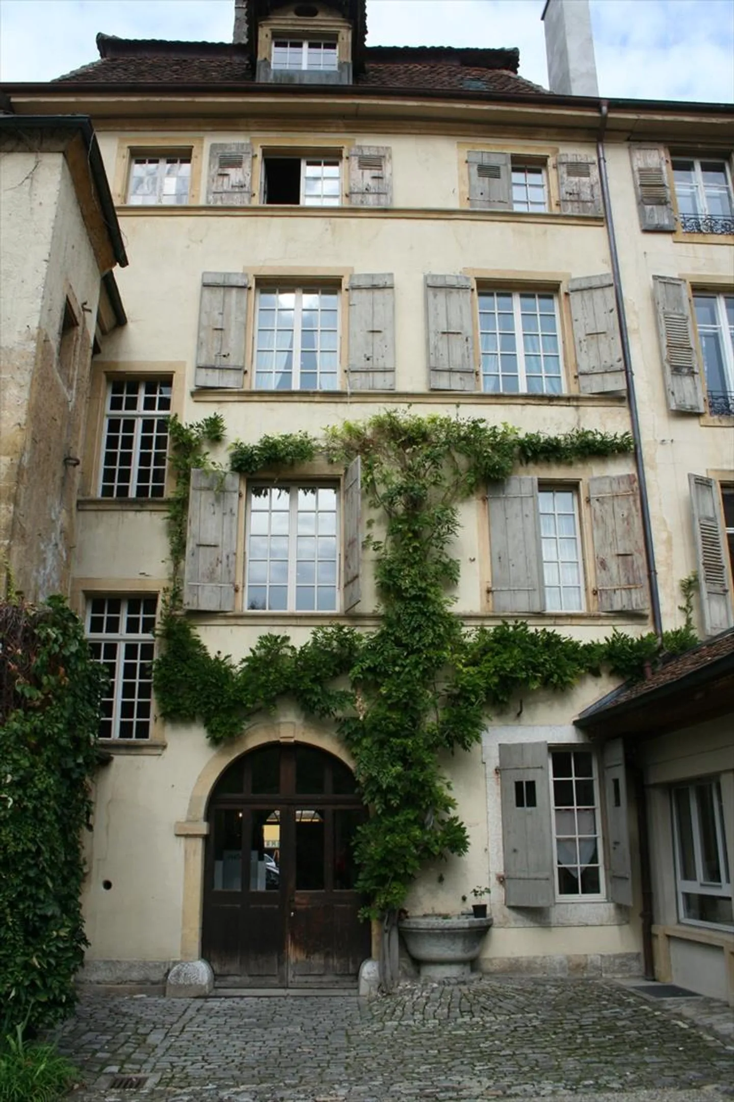 Offices for rent in a prestigious building - Photo 2 of 4