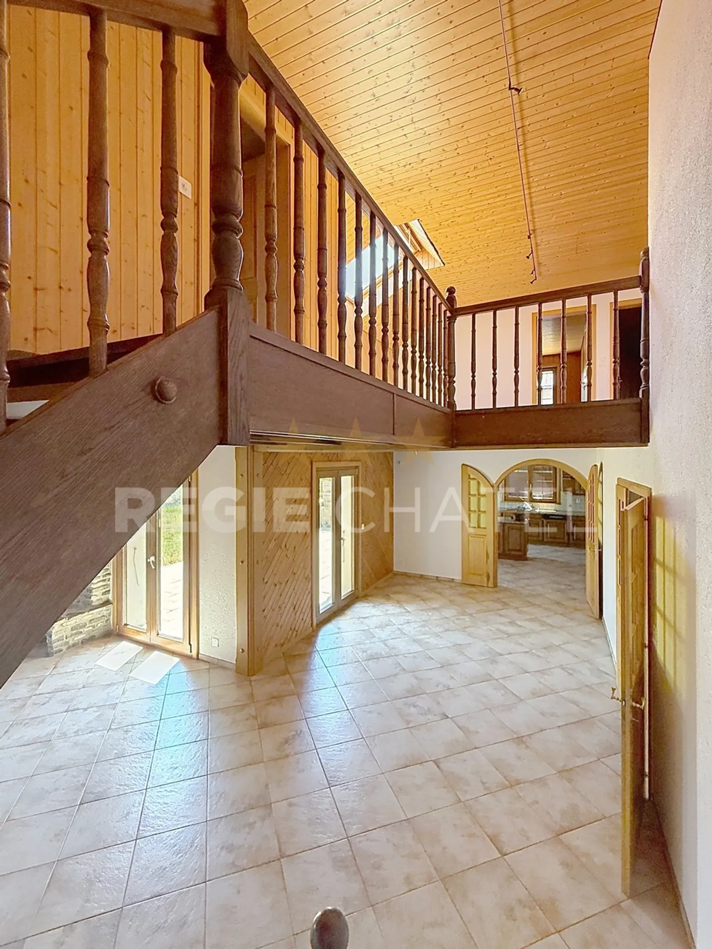 Large 8-room detached villa - Photo 6 of 10