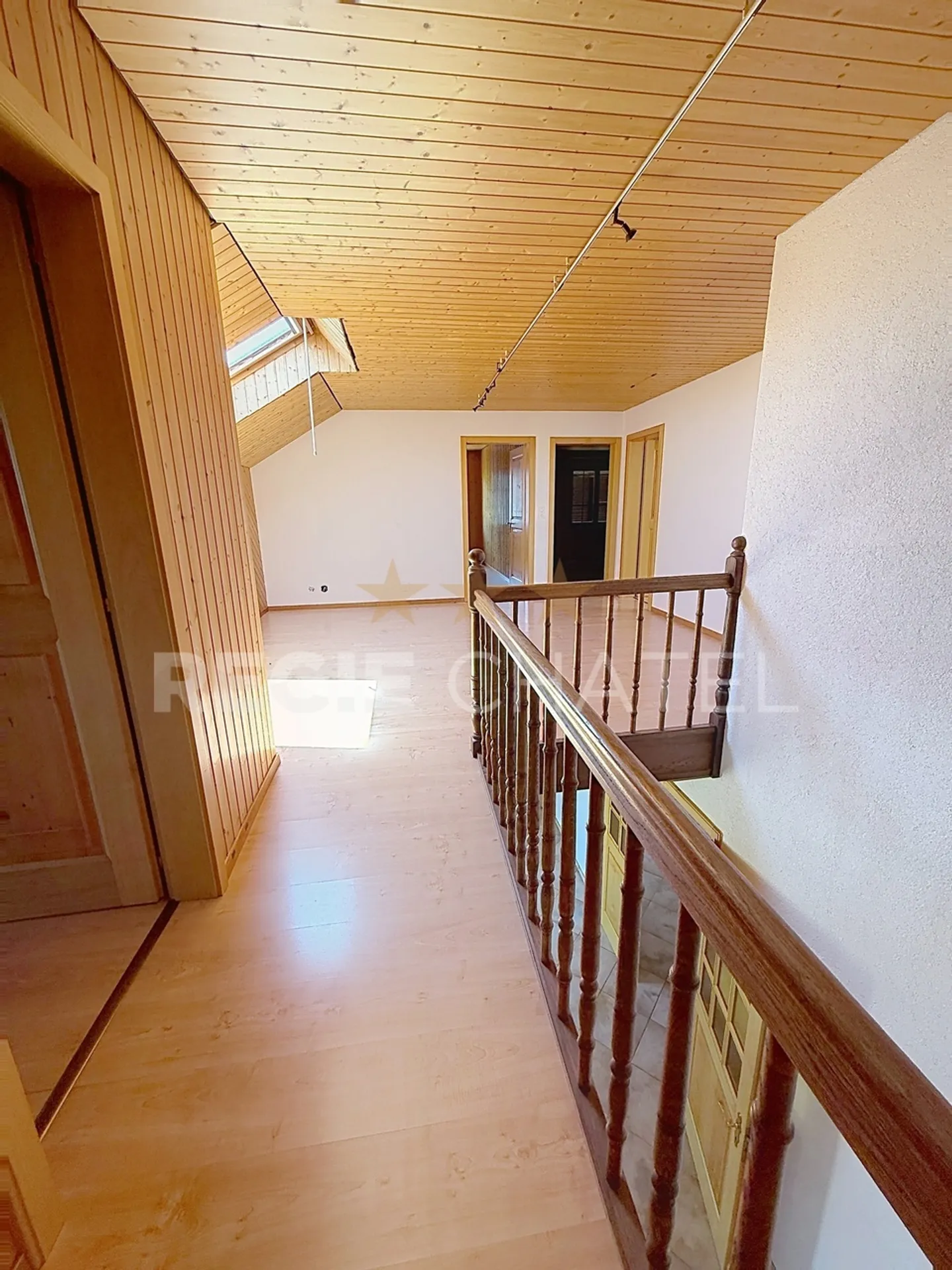Large 8-room detached villa - Photo 7 of 10