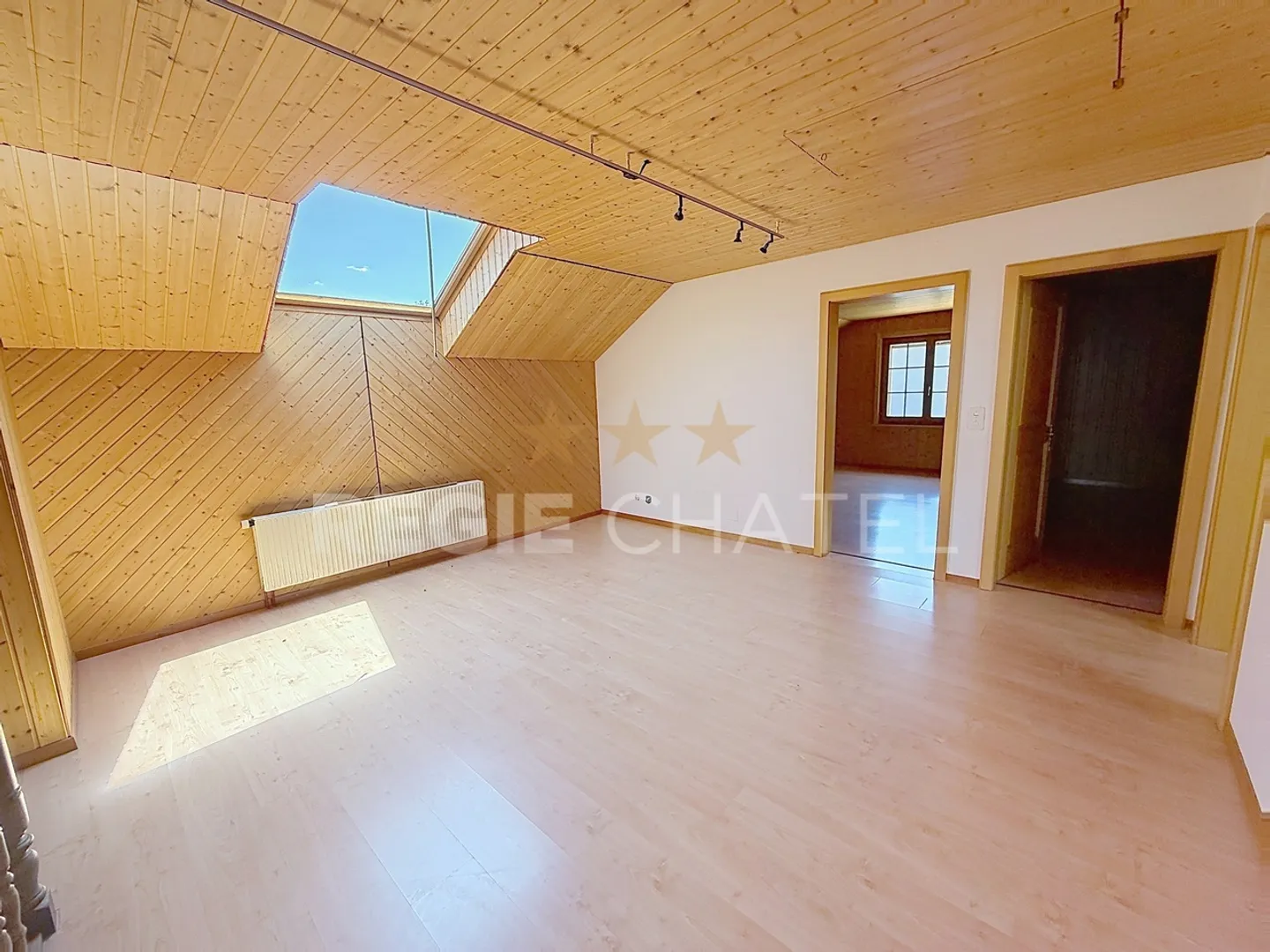 Large 8-room detached villa - Photo 8 of 10
