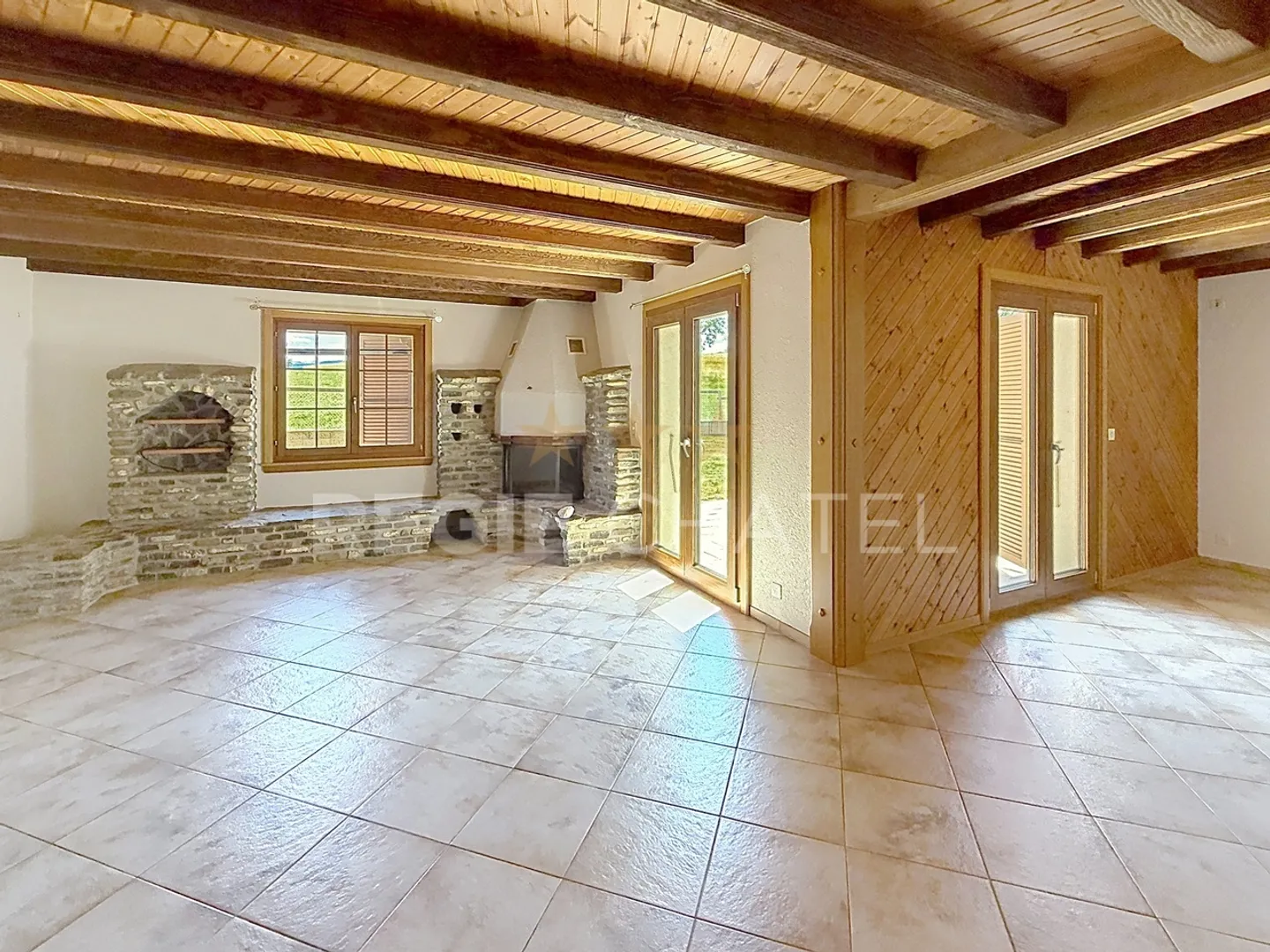 Large 8-room detached villa - Photo 4 of 10