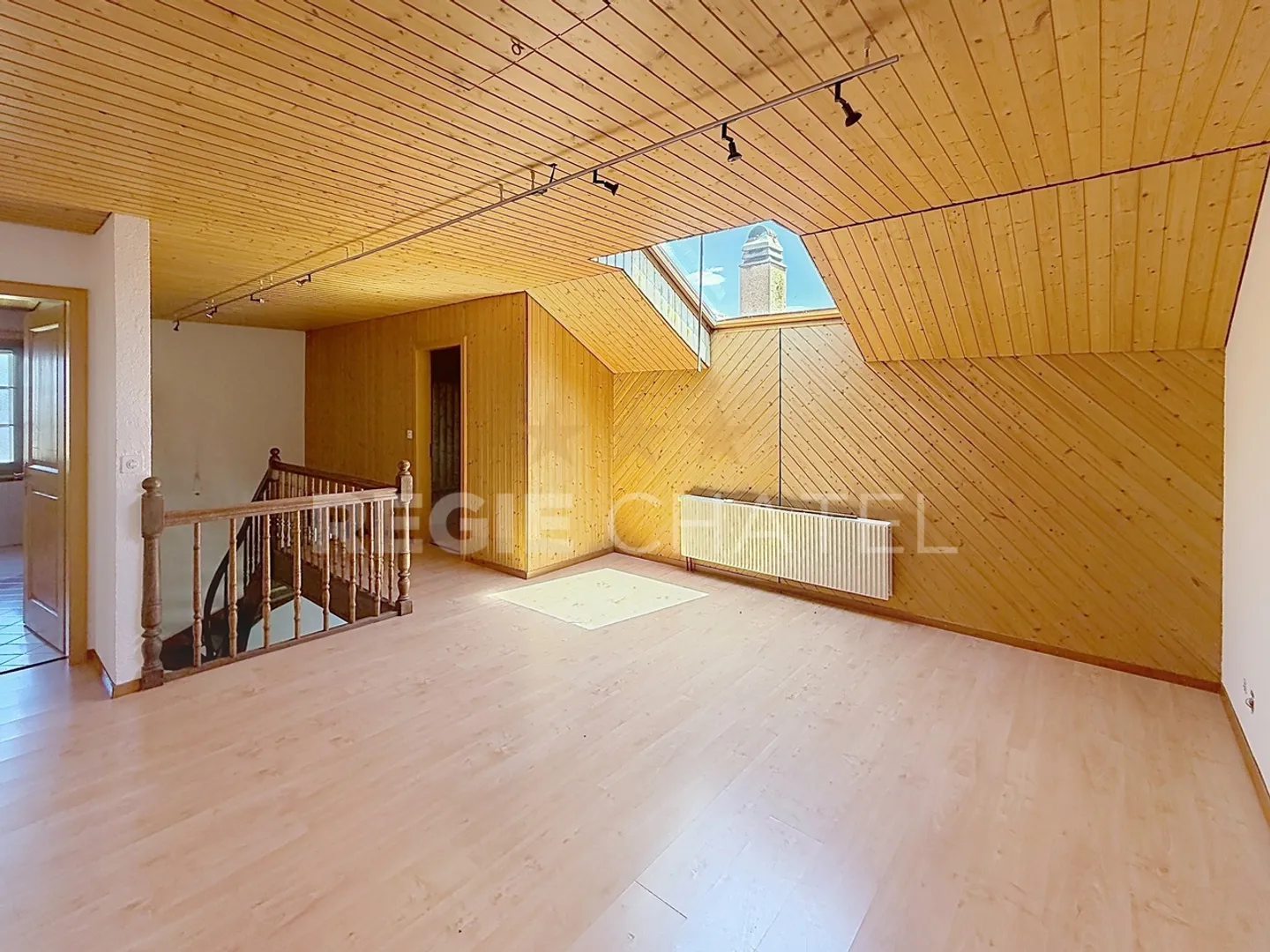 Large 8-room detached villa - Photo 9 of 10