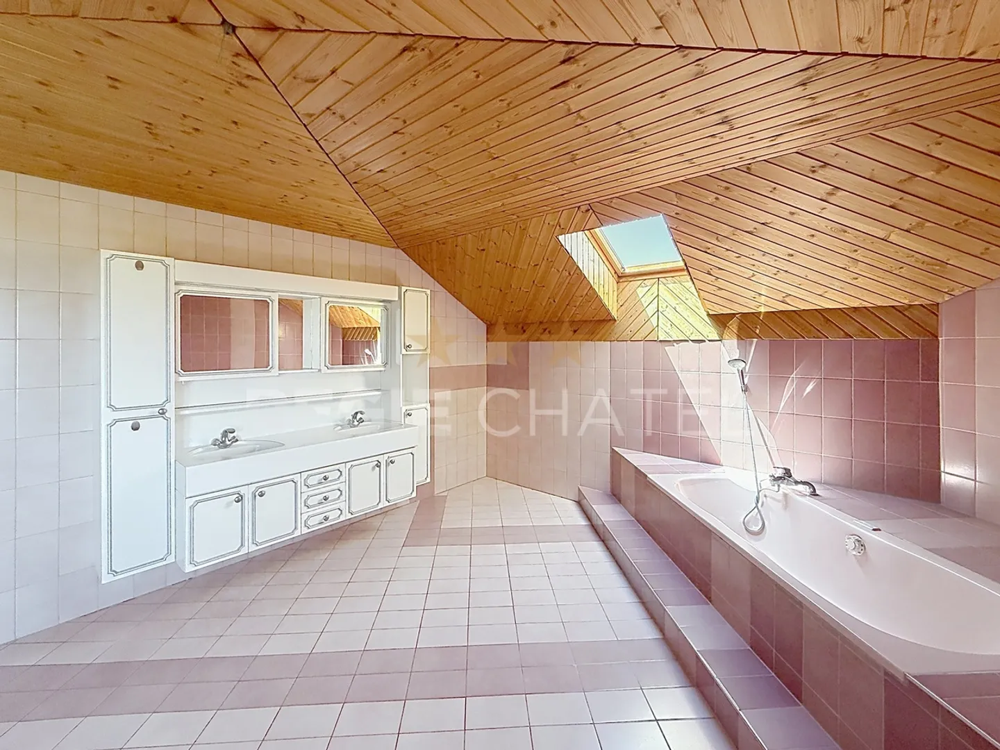 Large 8-room detached villa - Photo 10 of 10