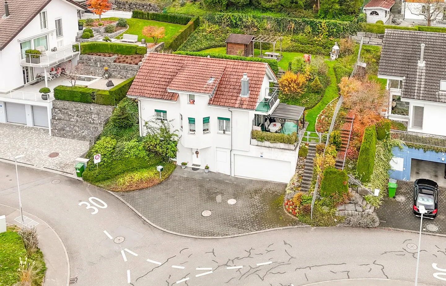 Charming family house with large garden - Photo 1 of 10