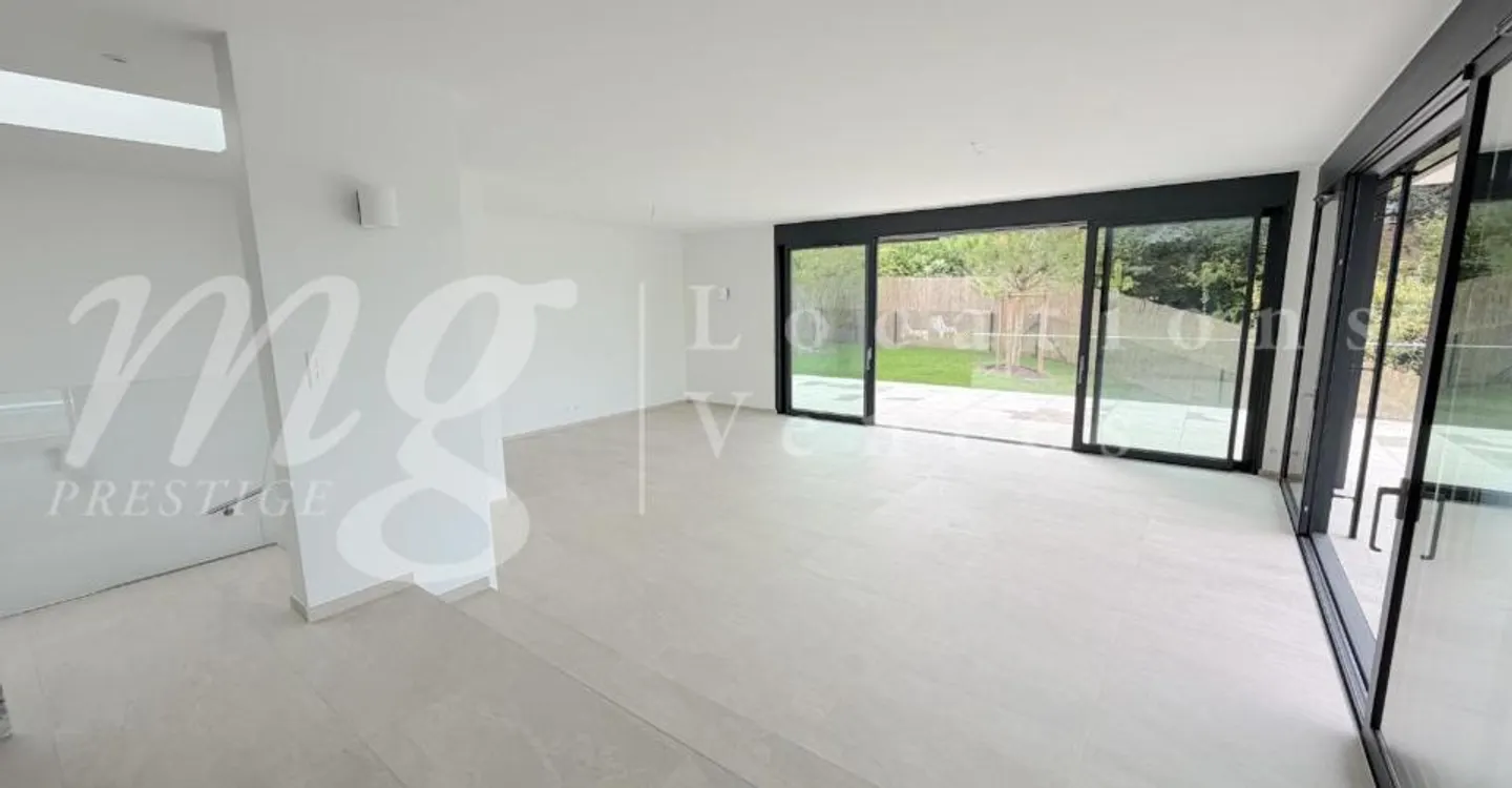 SUPERB NEUE MODERNE HAUS VON 280 m2 - MIT SEEBLICK !! GROSSE TERRASSE - NAHE SEE & STRAND - Foto 8 von 13