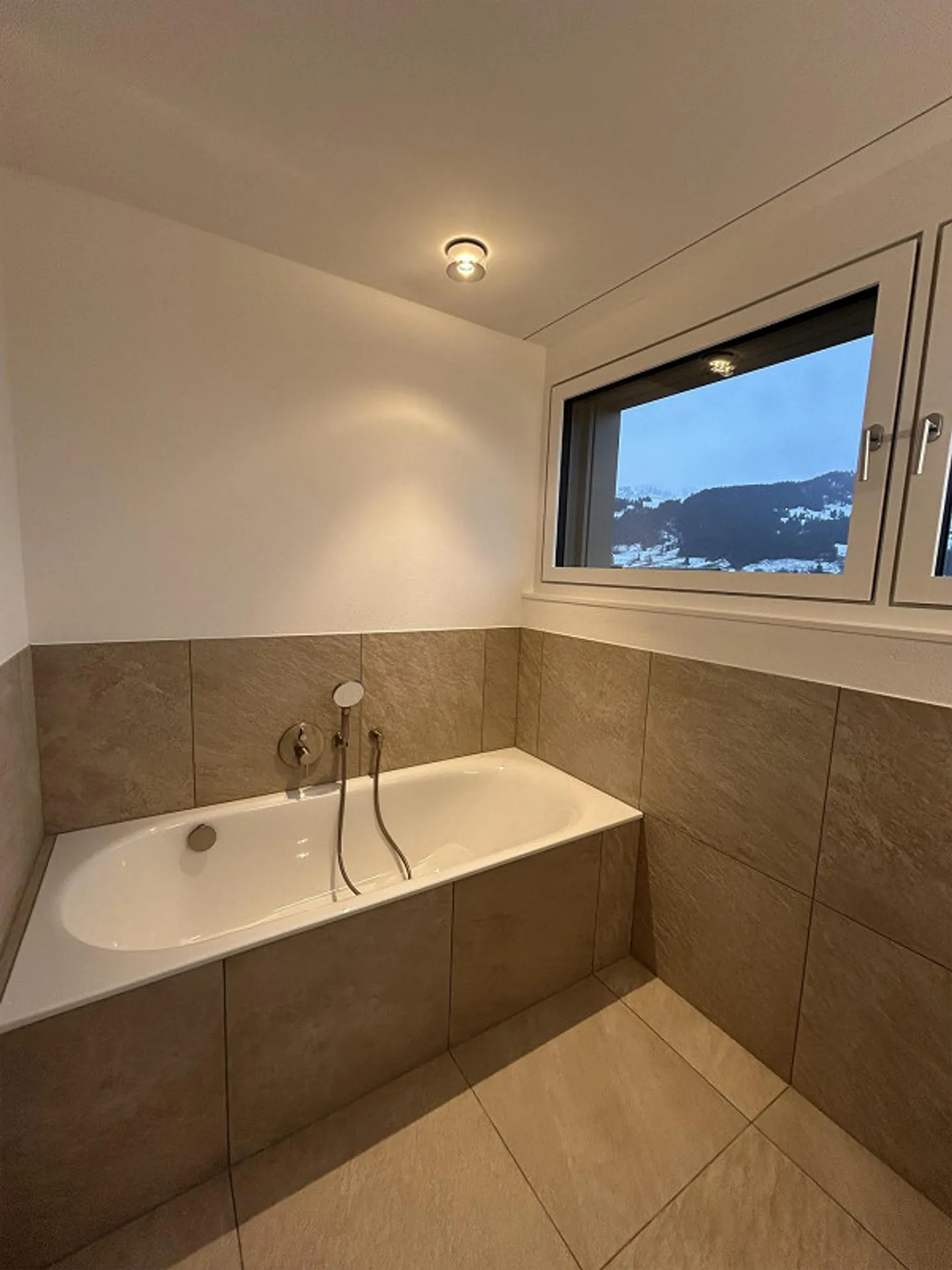 Beautiful new 4.5 room apartment - Photo 10 of 11