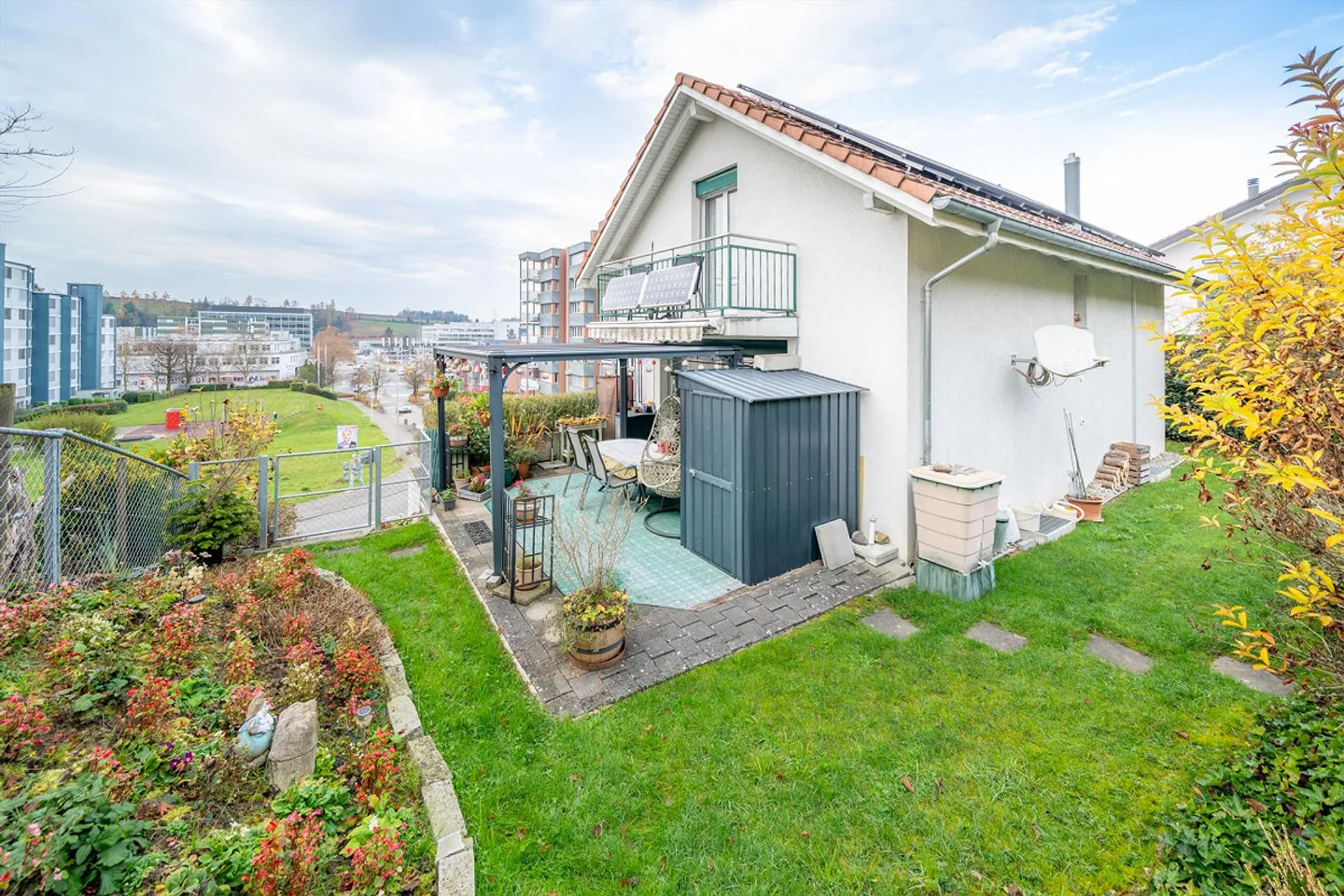 Charming family house with large garden - Photo 5 of 10