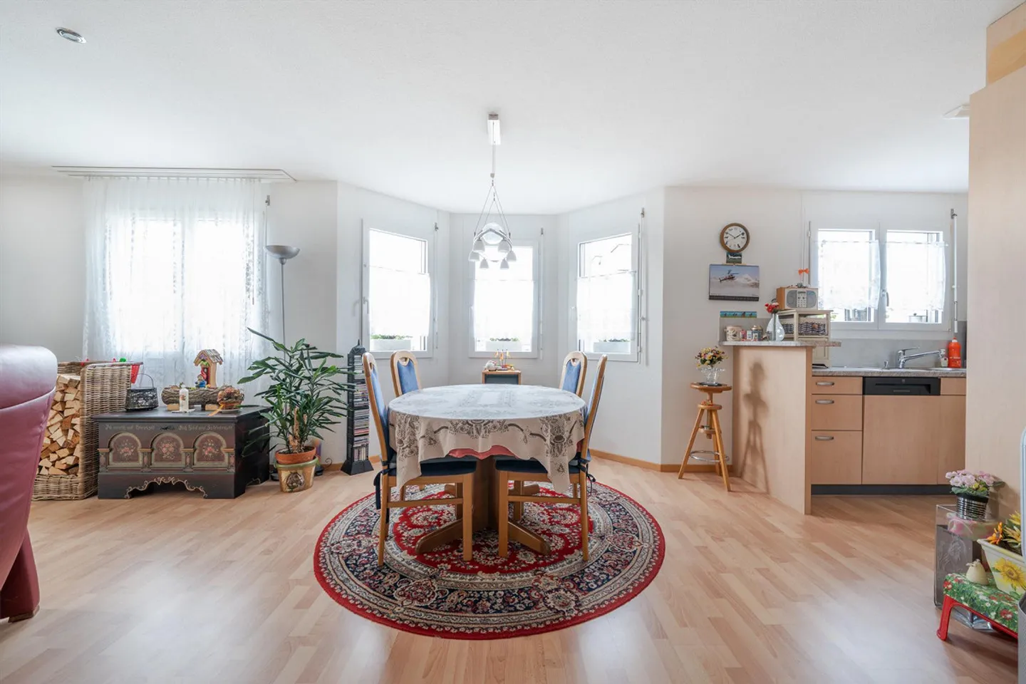 Charming family house with large garden - Photo 7 of 10